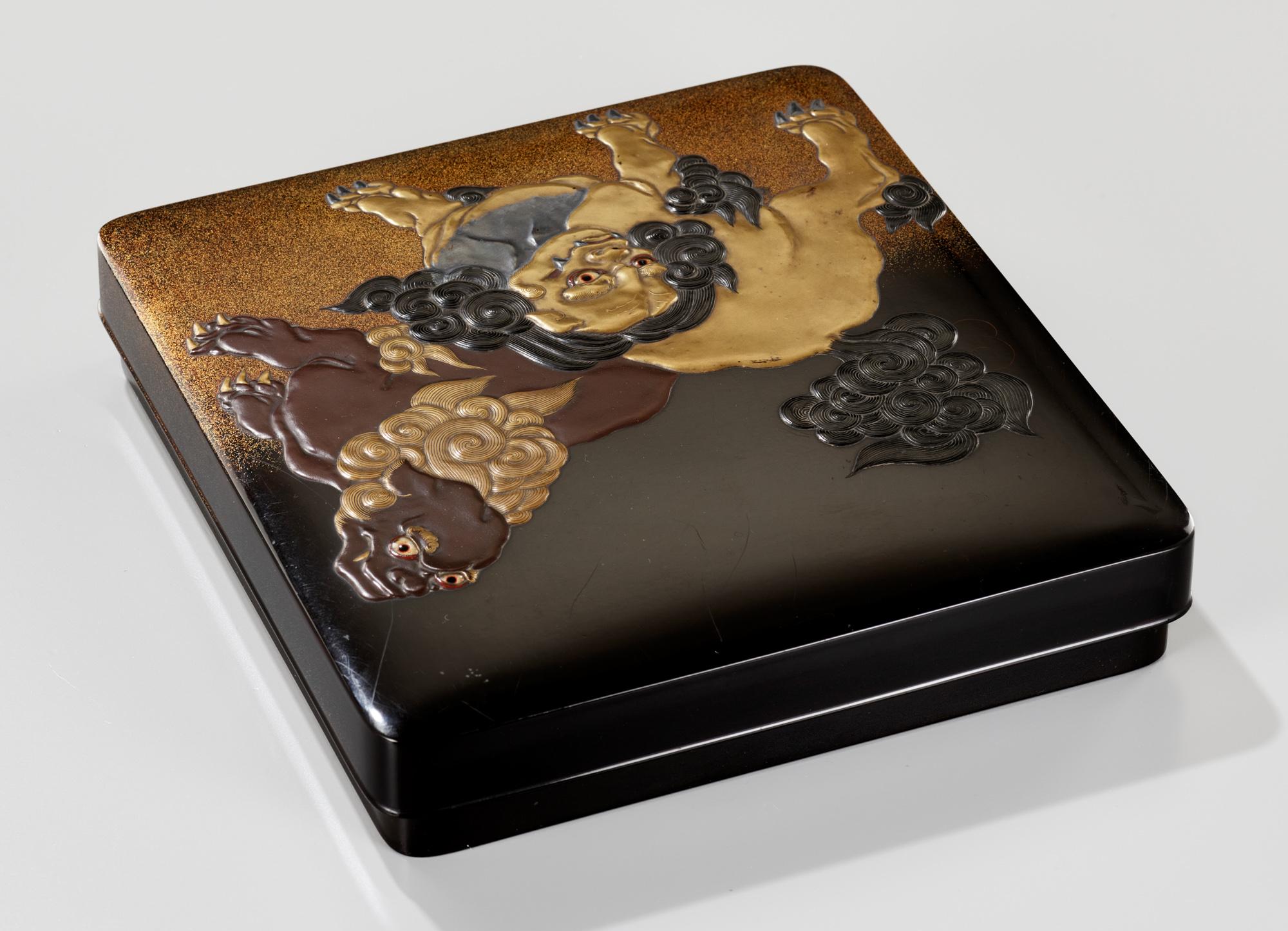 Japanese lacquer suzuri’bako 硯箱 (writing box) with shishi & Hotei design 4
