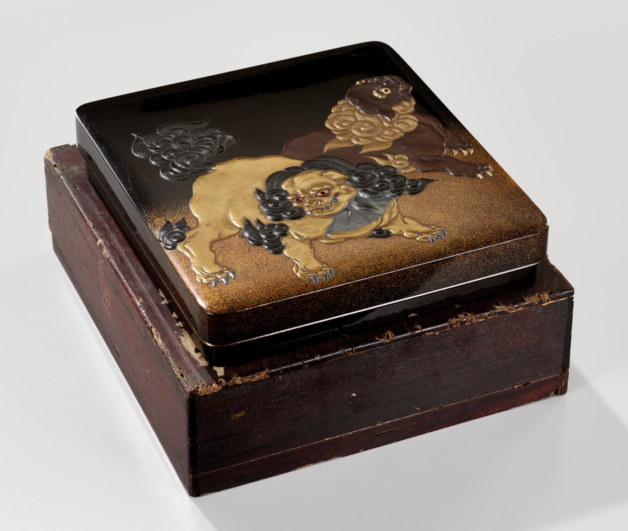 Japanese lacquer suzuri’bako 硯箱 (writing box) with shishi & Hotei design 10