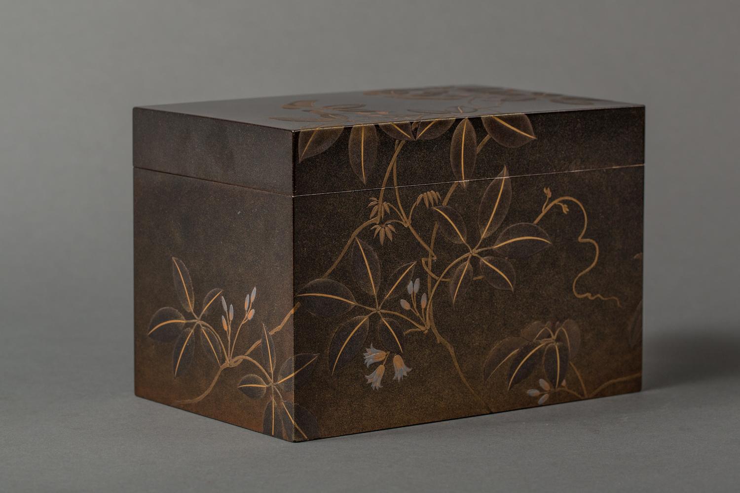 Meiji Japanese Lacquer Tea Box 'Chabako' with Flower Design For Sale