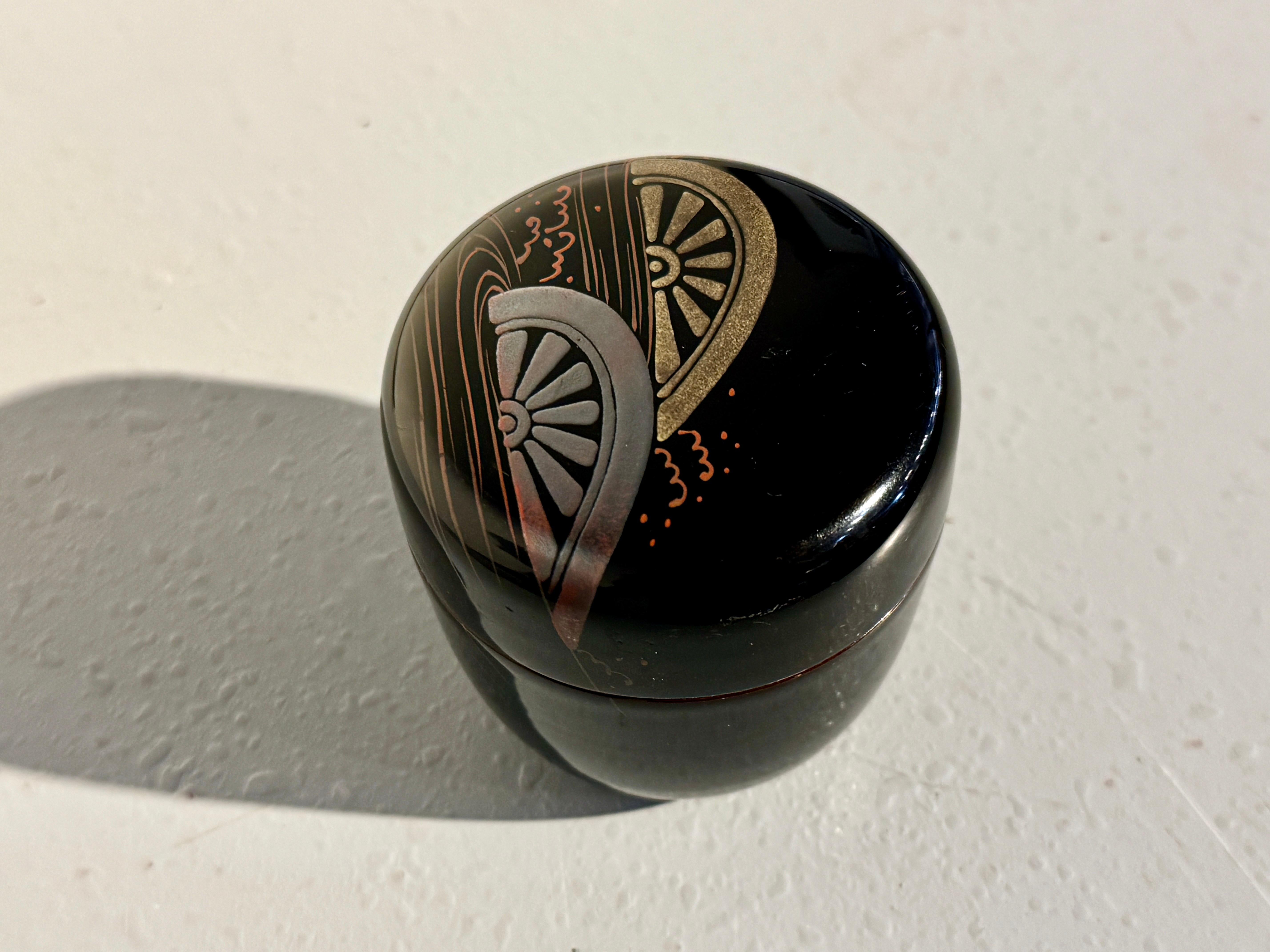 Japanese Lacquer Tea Caddy, Natsume, Cart Wheels, Showa Era, 1960's, Japan In Good Condition For Sale In Austin, TX
