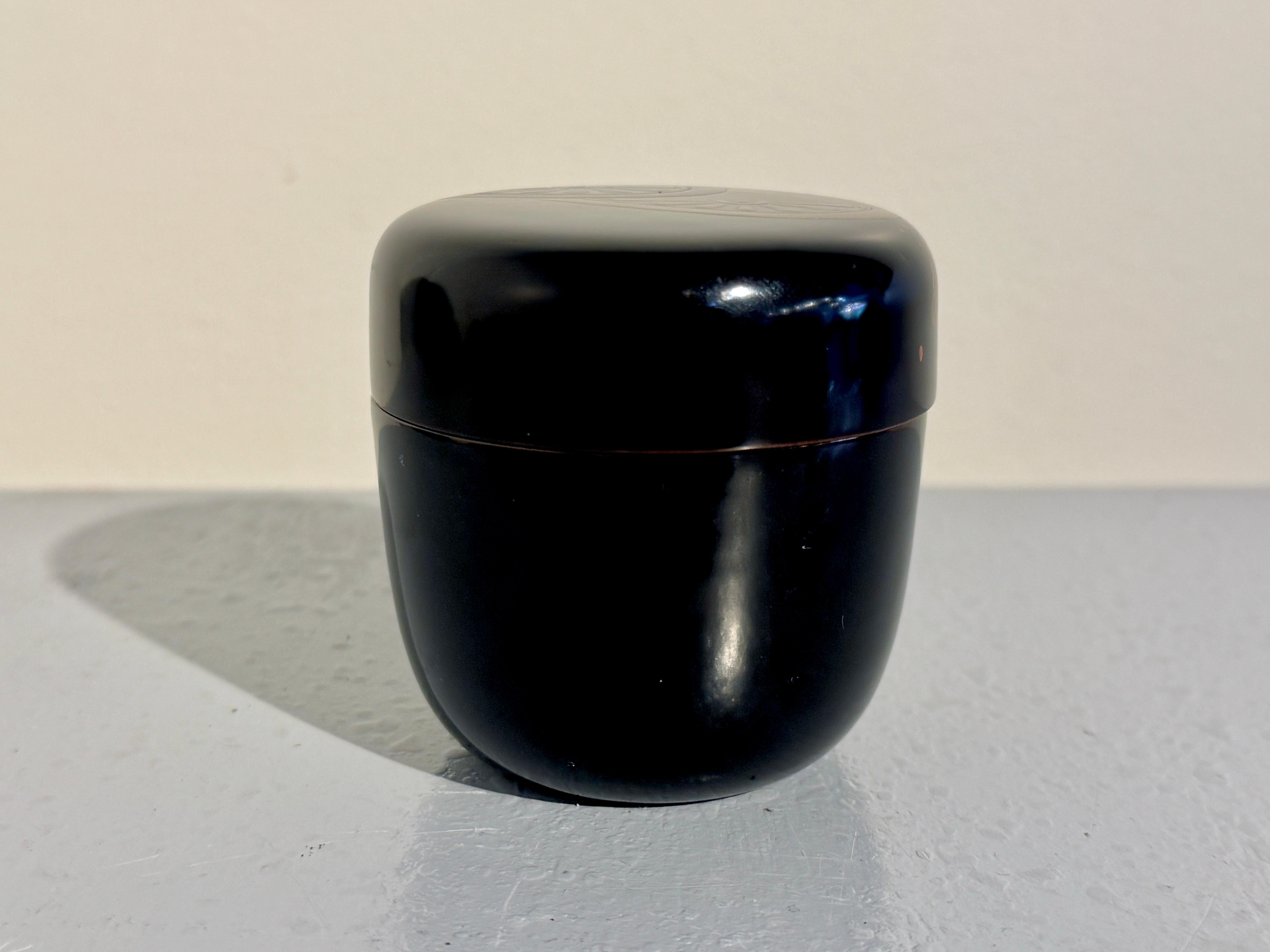 Japanese Lacquer Tea Caddy, Natsume, Cart Wheels, Showa Era, 1960's, Japan For Sale 3