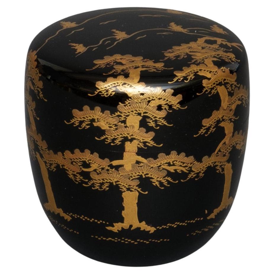 Japanese lacquer tea caddy 棗 (natsume) showcasing a pine tree forest For Sale