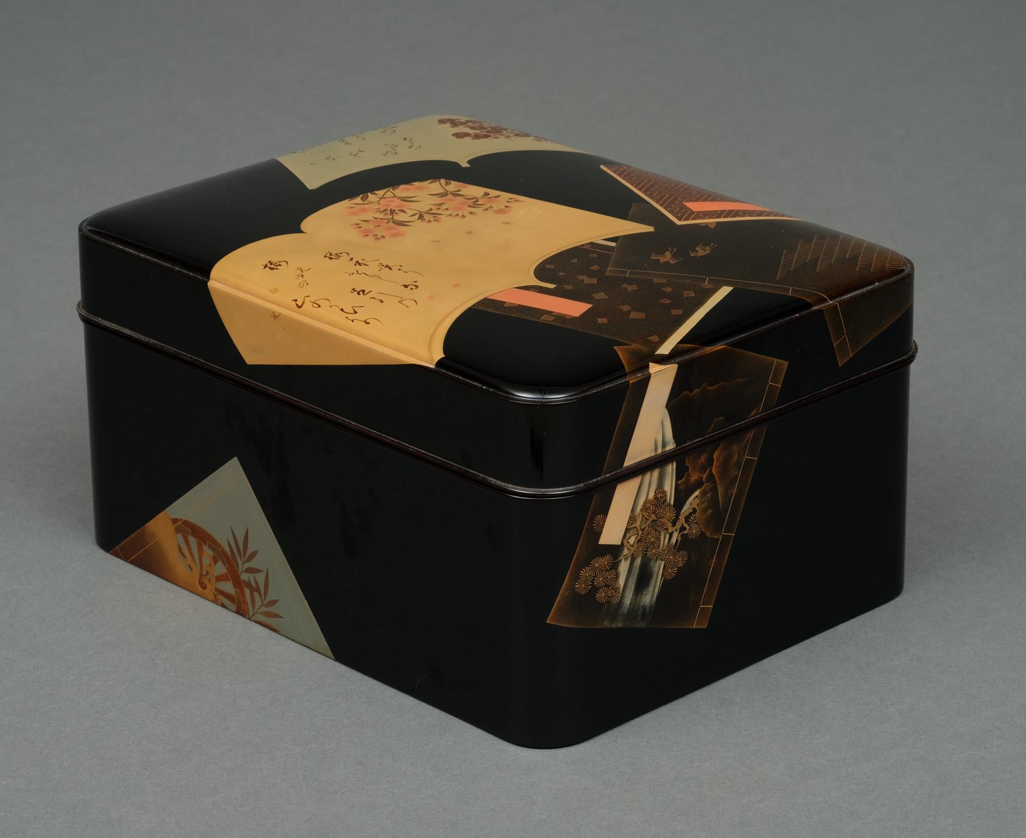 Lacquer Japanese lacquer tebako 手箱 (box for personal accessories) with book design For Sale