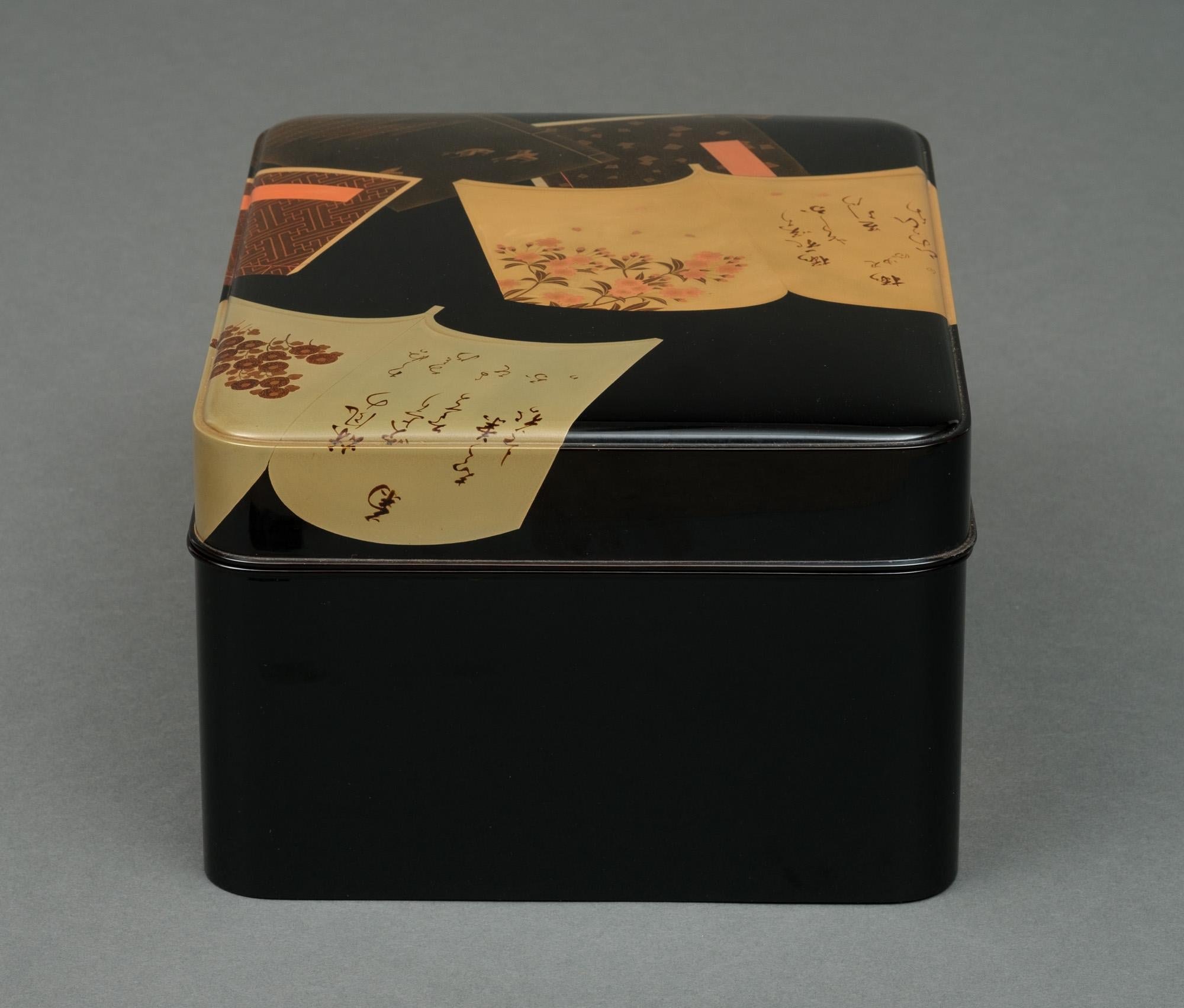 Japanese lacquer tebako 手箱 (box for personal accessories) with book design For Sale 1