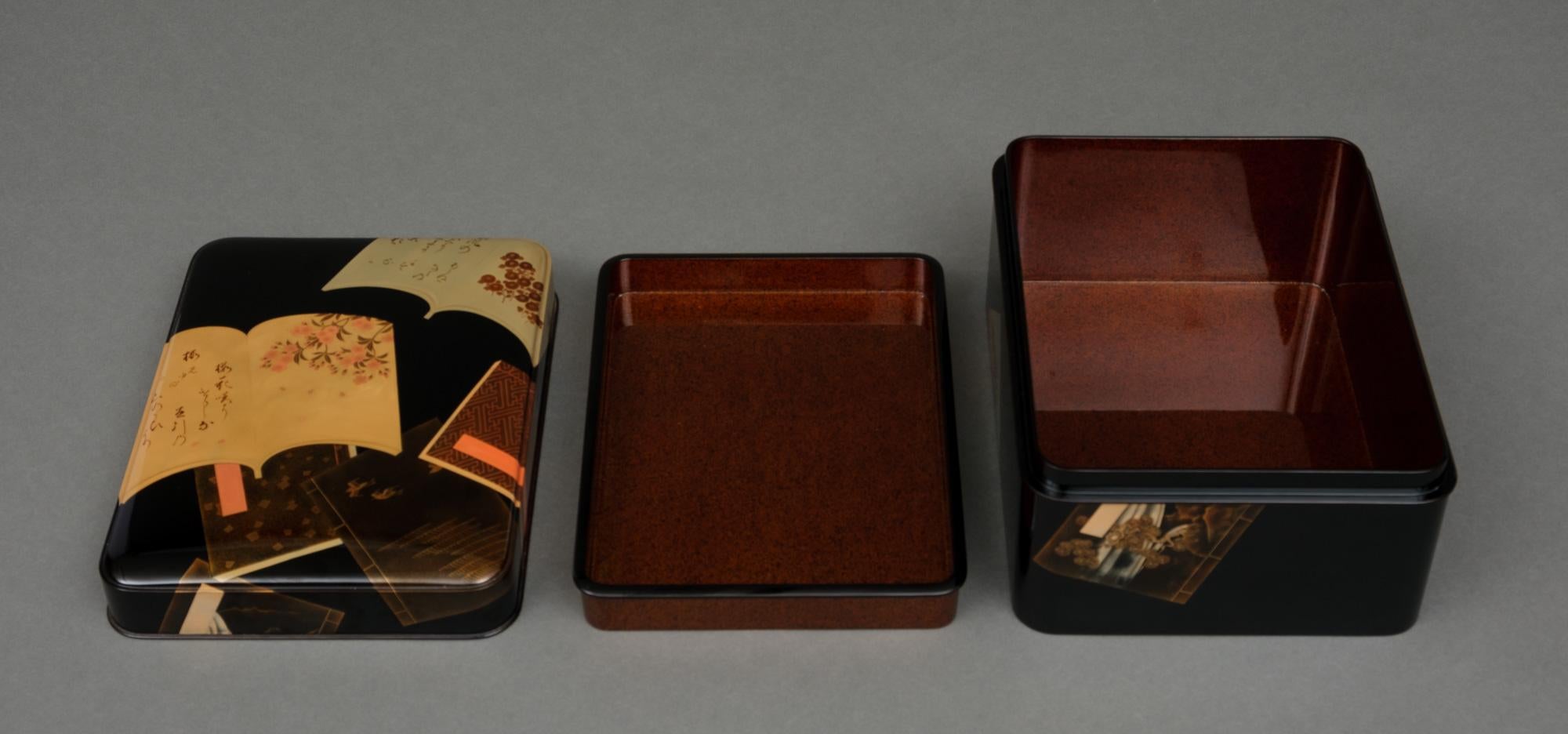 Japanese lacquer tebako 手箱 (box for personal accessories) with book design For Sale 2