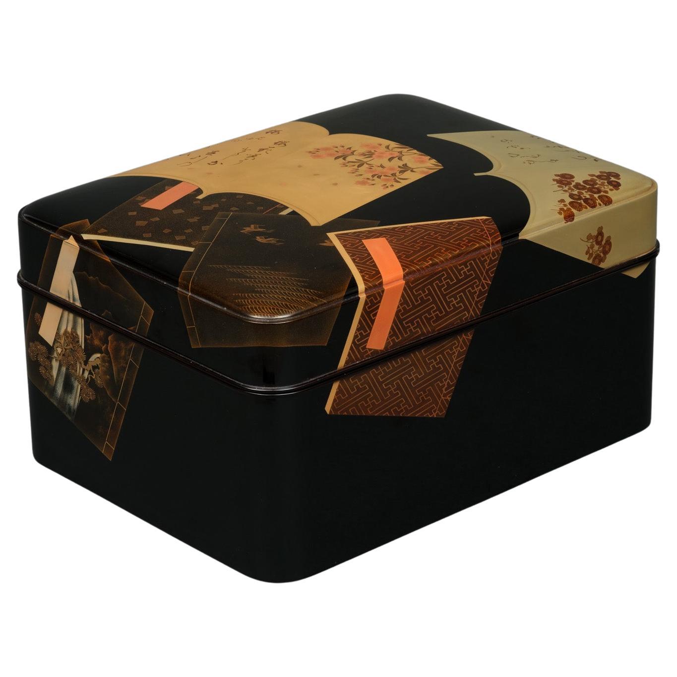 Japanese lacquer tebako 手箱 (box for personal accessories) with book design For Sale