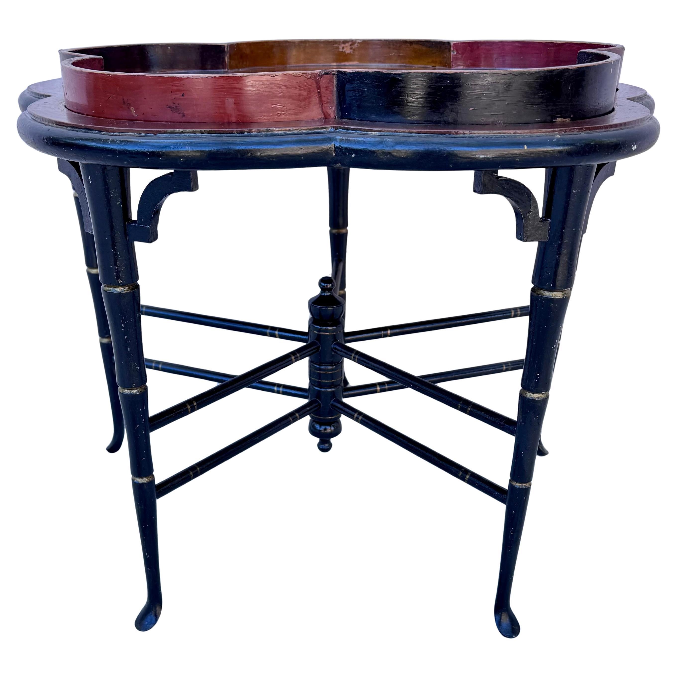 Anglo-japonais Table d'appoint à plateau en laque japonaise en vente
