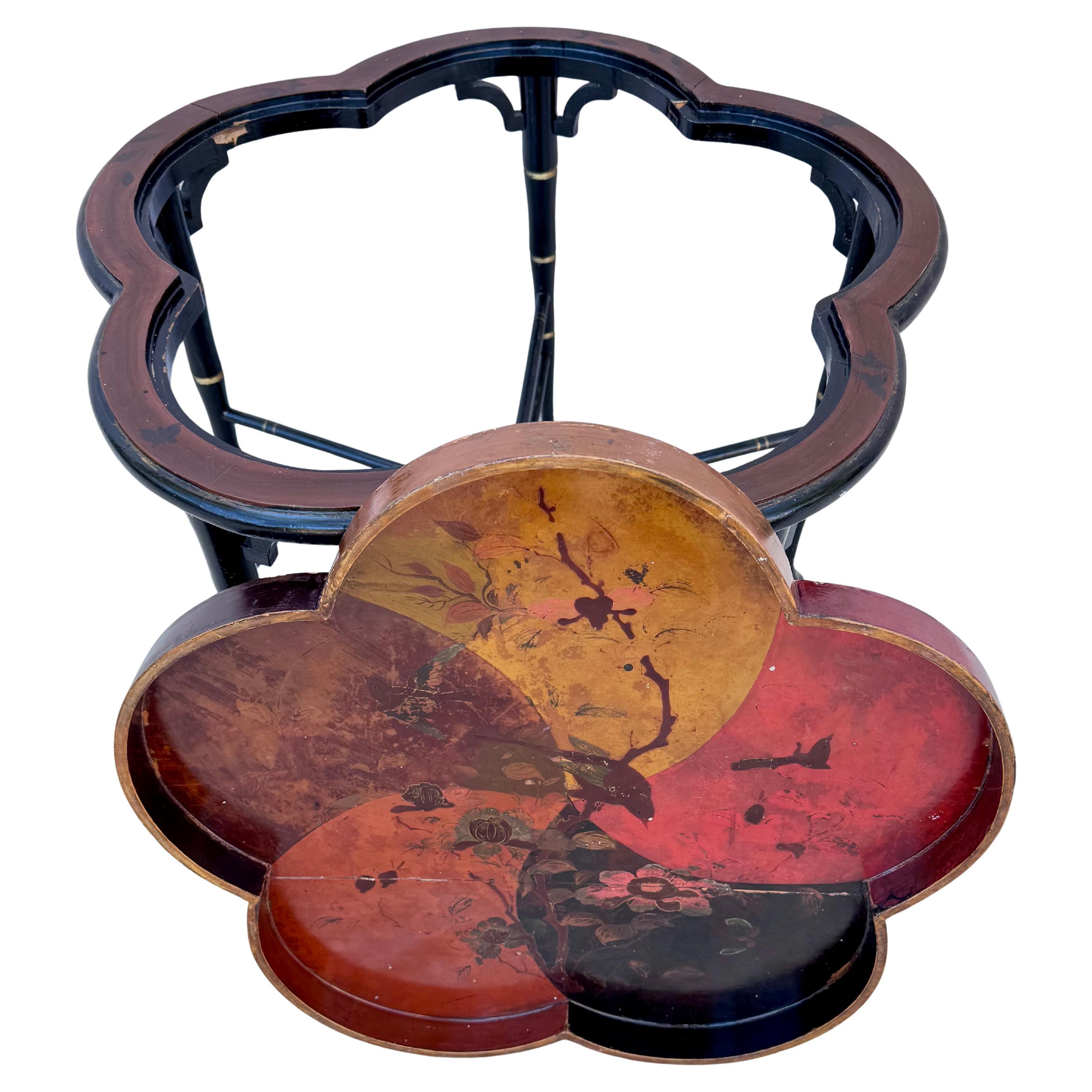 Laqué Table d'appoint à plateau en laque japonaise en vente