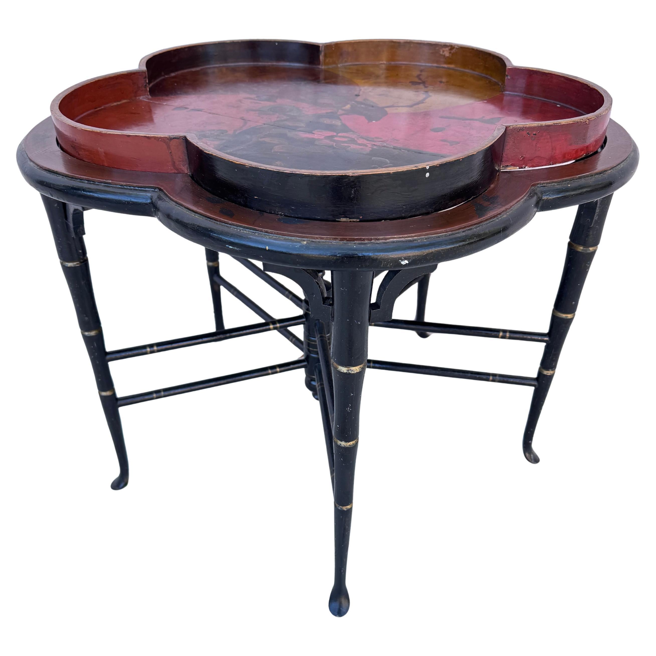 20ième siècle Table d'appoint à plateau en laque japonaise en vente