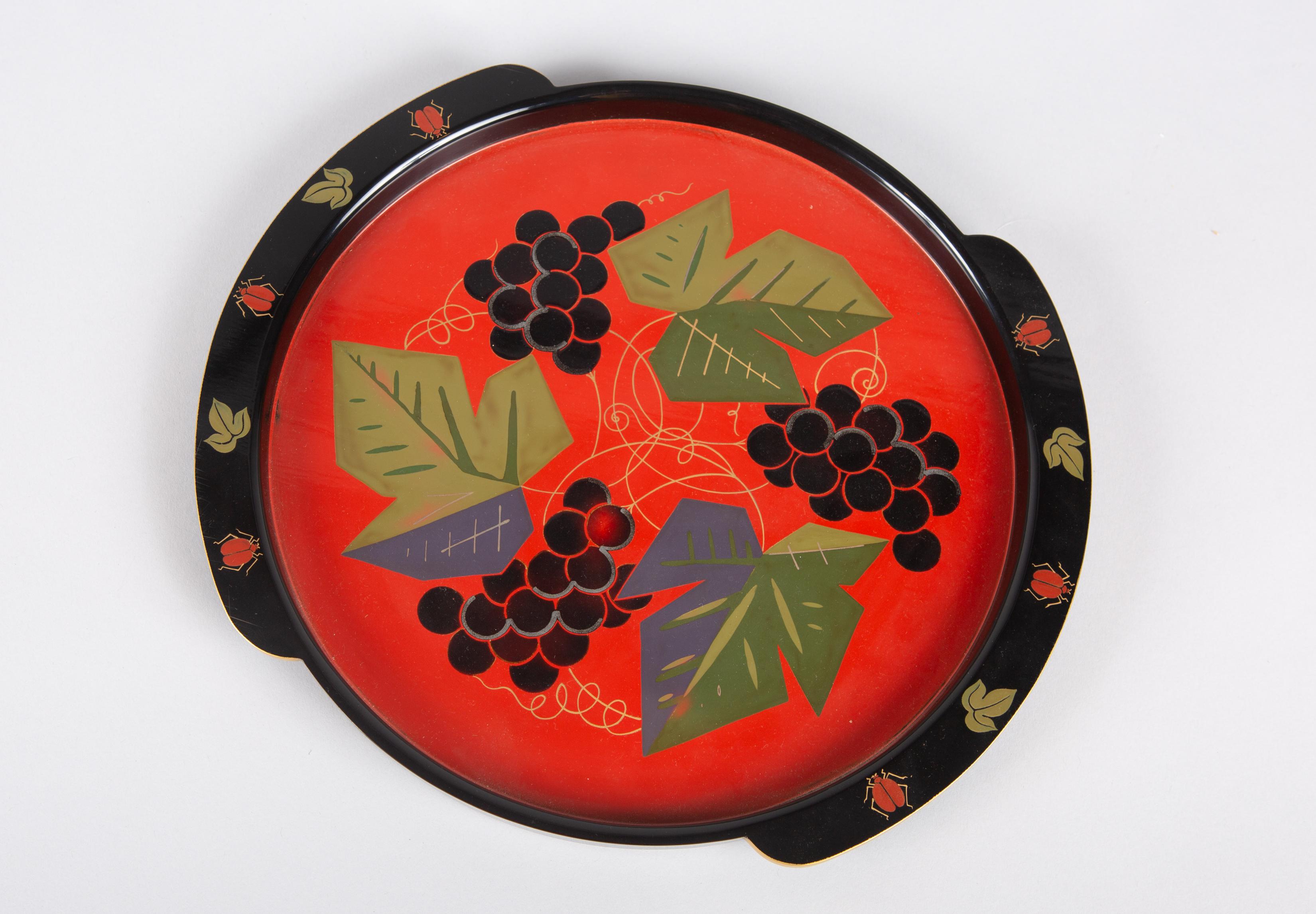 Showa period (1926 - 1945) vibrant lacquer work with grape bunches in the center on a red background, and two handles with leaf and beetle details. Signature on the reverse reads: Masa Nari. Comes with storage box.