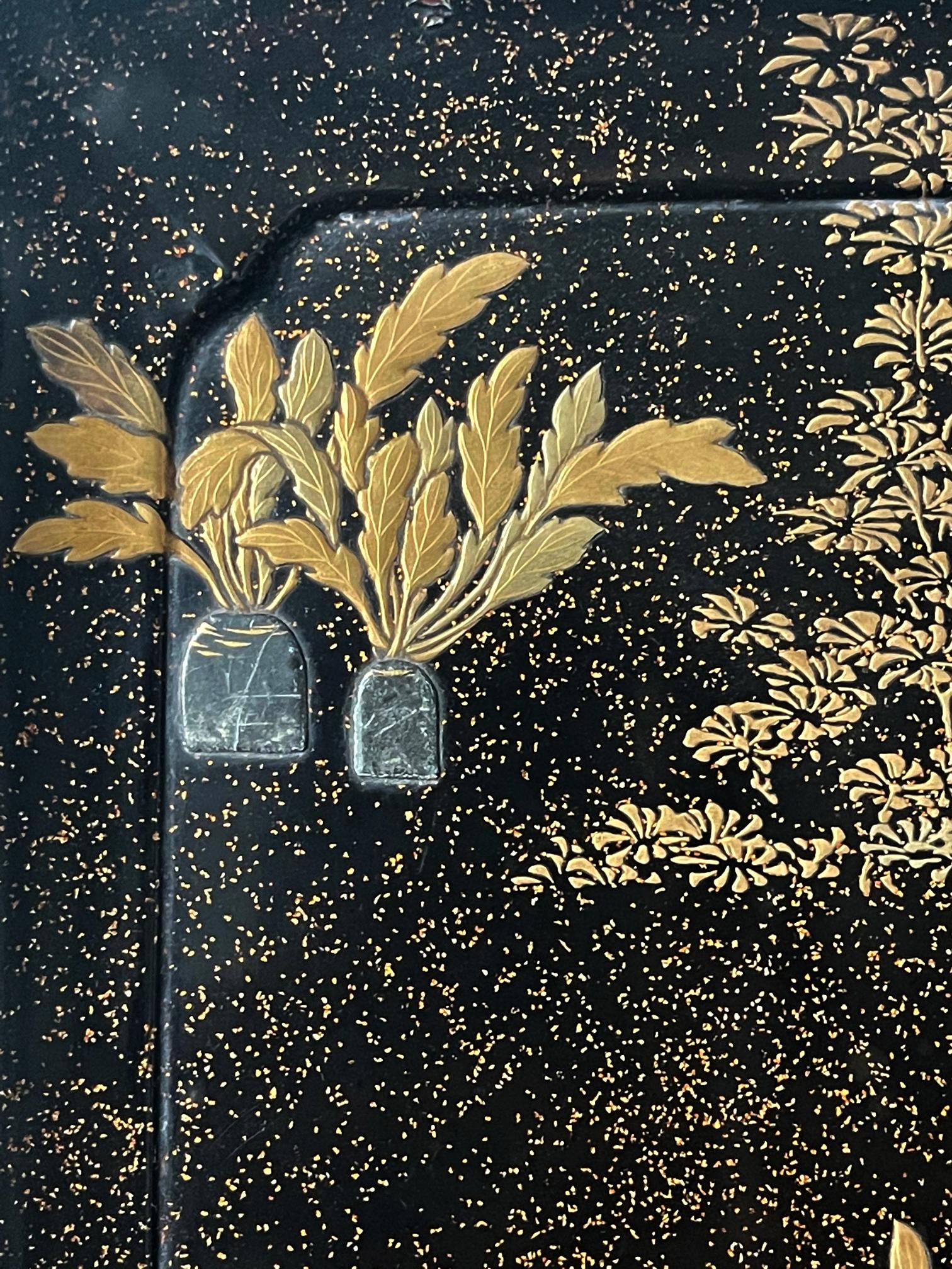 Japanisches Lacktablett mit Maki-e- und Intarsien aus der Hara Yoyusai Edo-Periode im Zustand „Gut“ im Angebot in Atlanta, GA