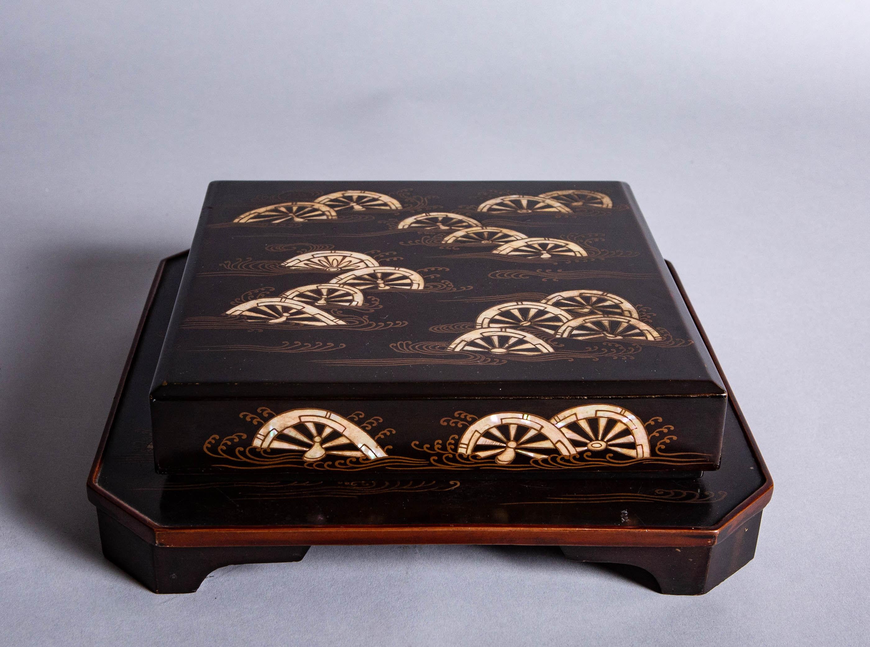 18th Century Japanese Lacquer Writing Box and Tray Set In Excellent Condition For Sale In Hudson, NY
