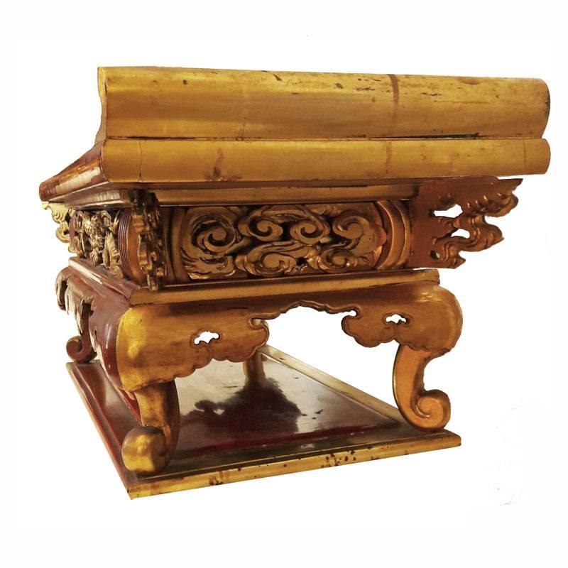 Carved Japanese Lacquered Altar Table, Showa Period, Mid-20th Century For Sale