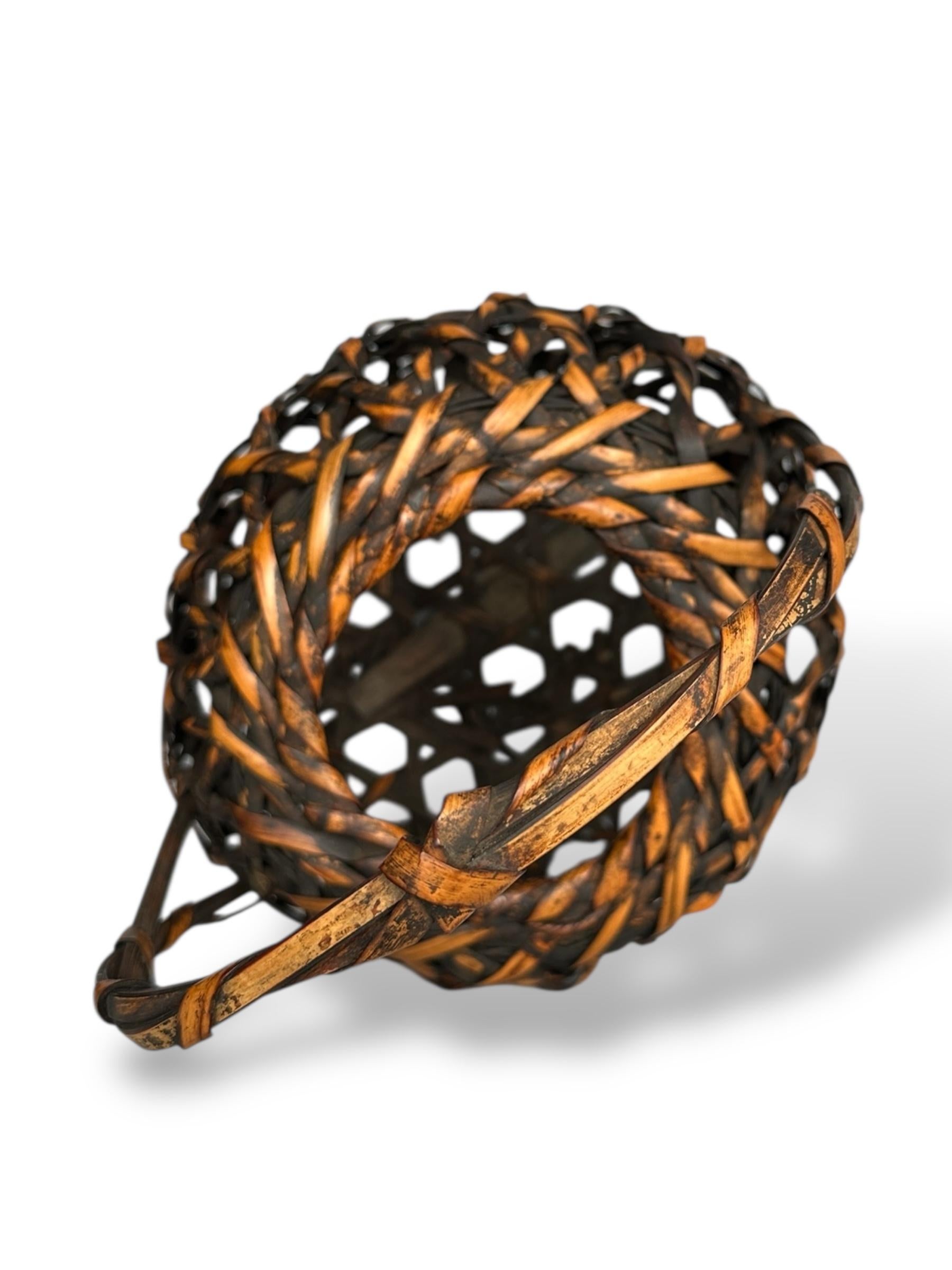 Japanese Lacquered Bamboo Basket with Twisted Handle In Good Condition For Sale In Fukuoka, JP