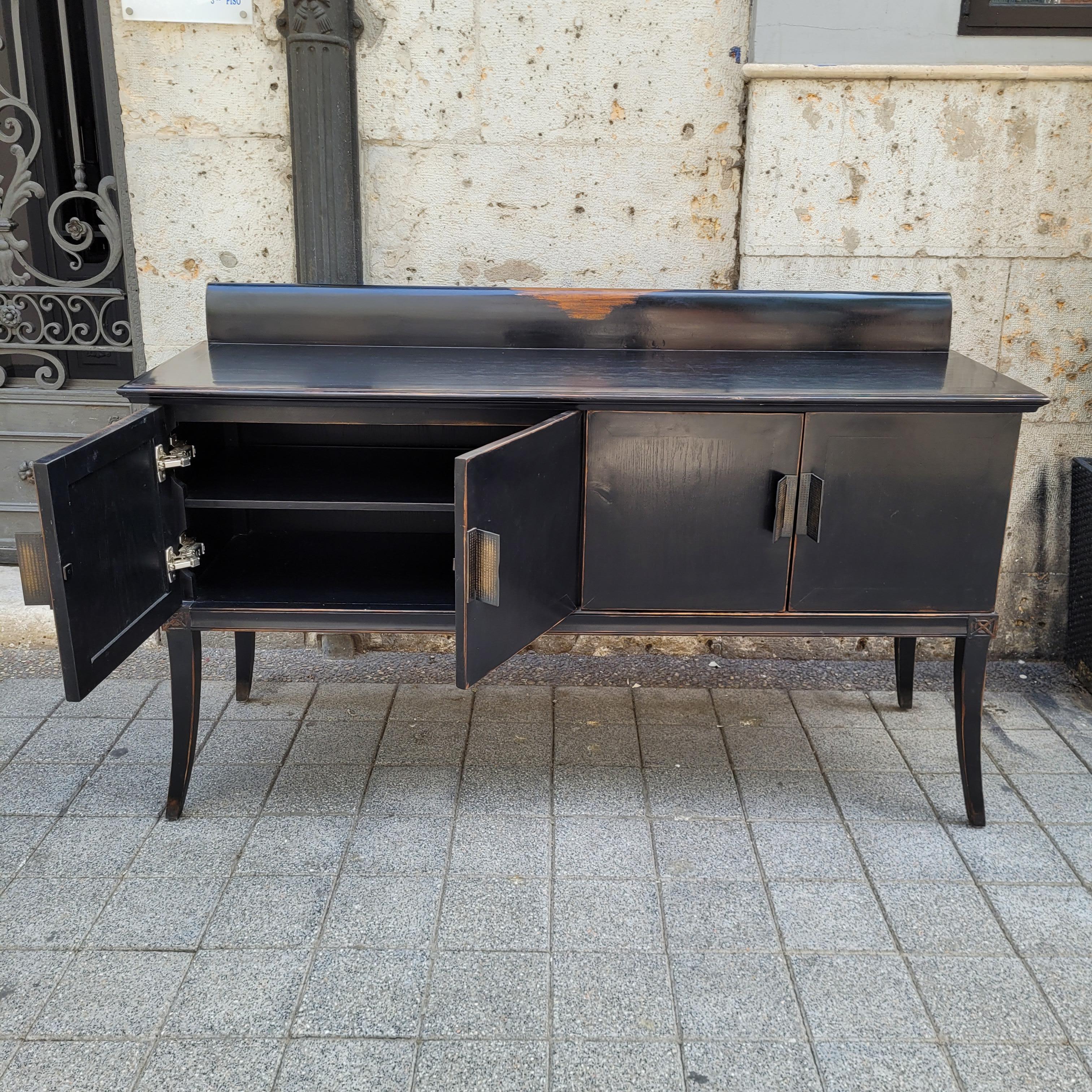 XXIe siècle et contemporain Cabinet noir laqué japonais, poignées en laiton et gravures sur bois à l'orient. en vente