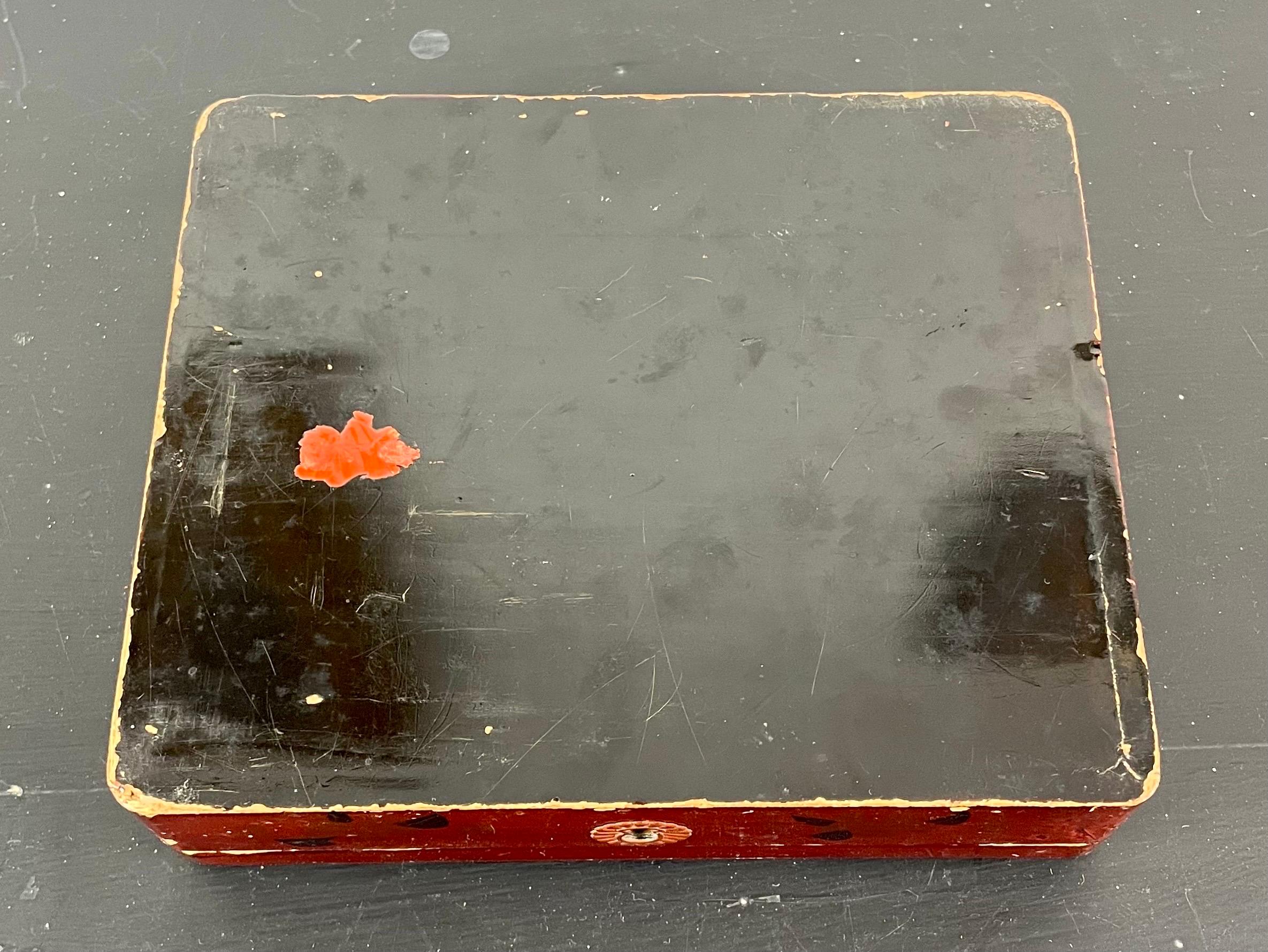 Lackierte japanische Schachtel mit Vögeln und Lackkunst, signiert, spätes 19. Jahrhundert im Angebot 5