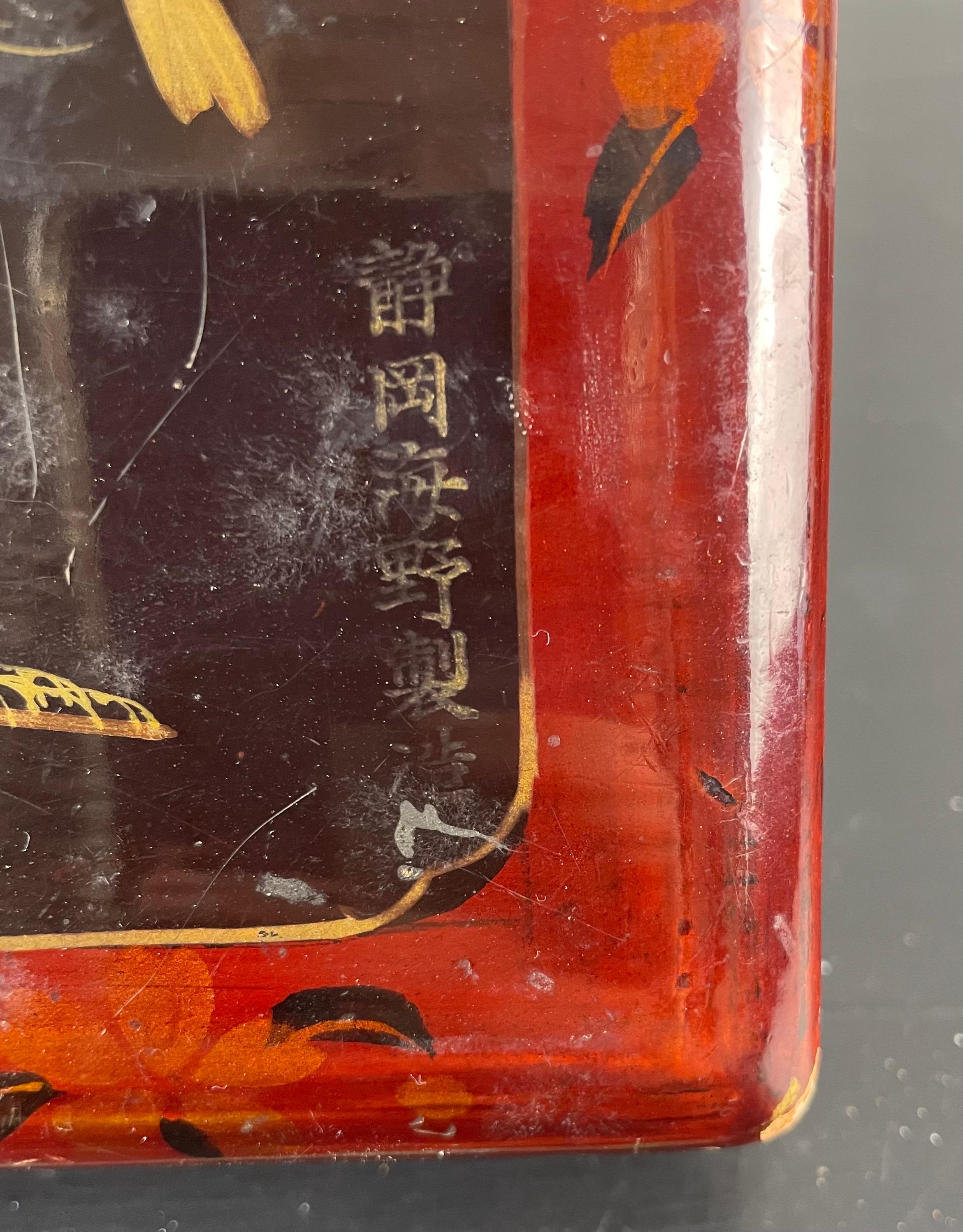 Lackierte japanische Schachtel mit Vögeln und Lackkunst, signiert, spätes 19. Jahrhundert im Zustand „Gut“ im Angebot in Beuzevillette, FR