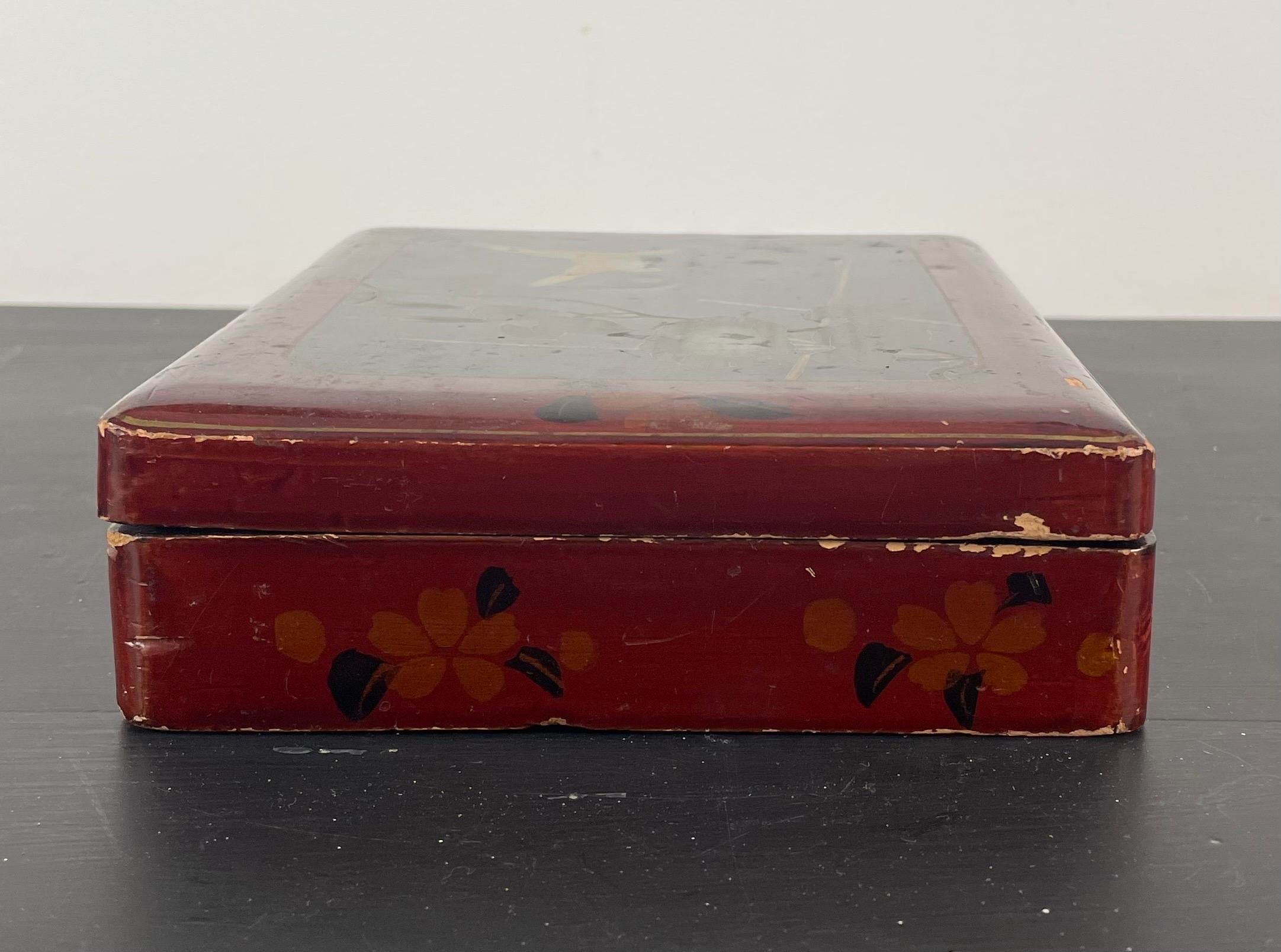 Japanese Lacquered Box Decorated with Birds and Foliage, Signed, Late 19th For Sale 3