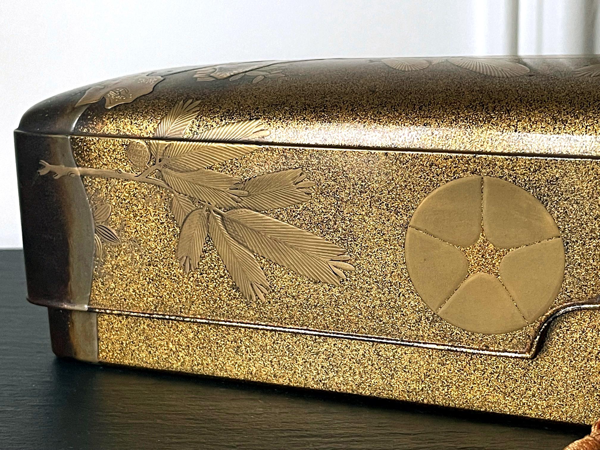 Japanese Lacquered Gold Maki-E Naga Fubako Meiji Period For Sale 10