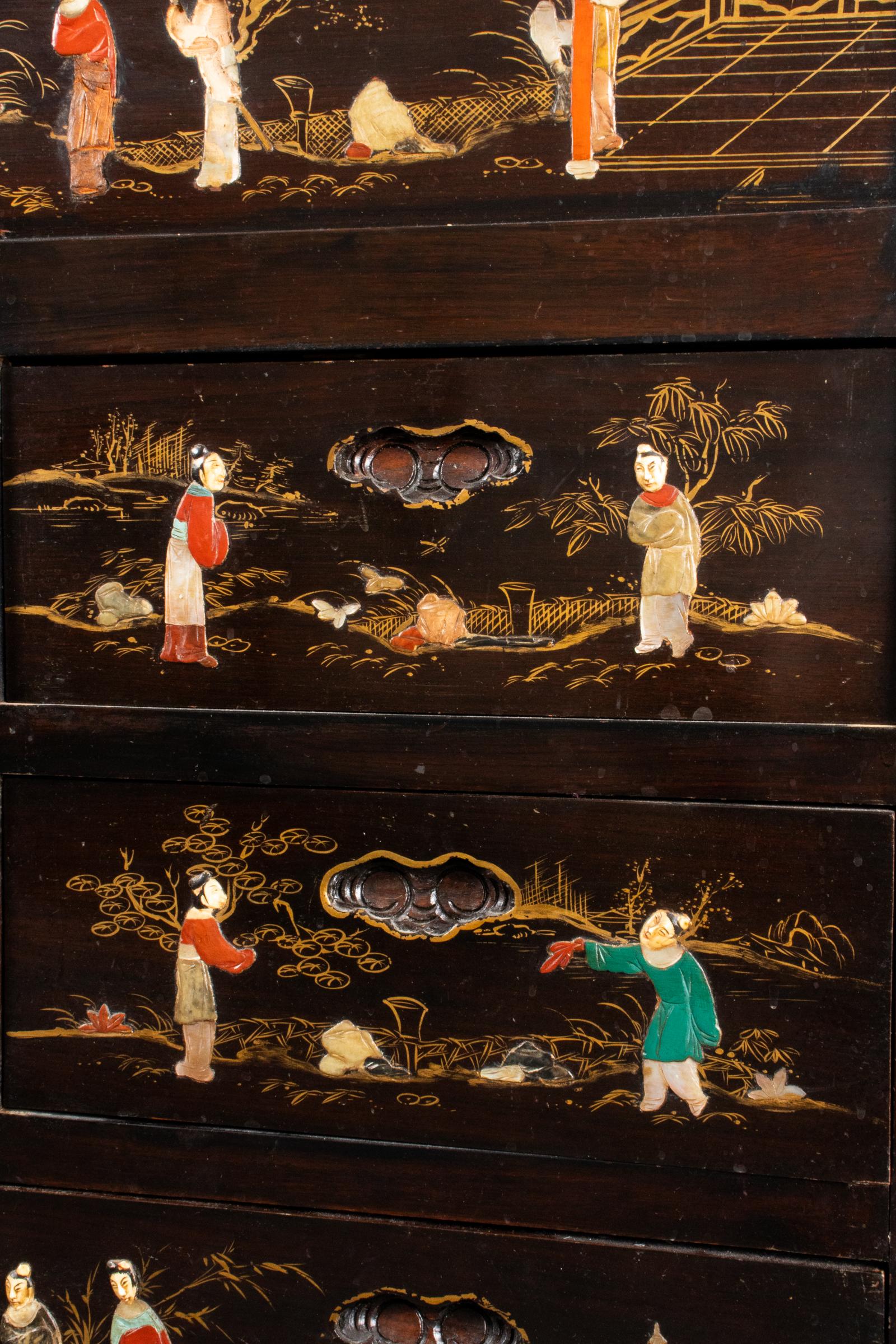 Japanese Lacquered and Hardstone Mounted Chest In Good Condition In New York, NY