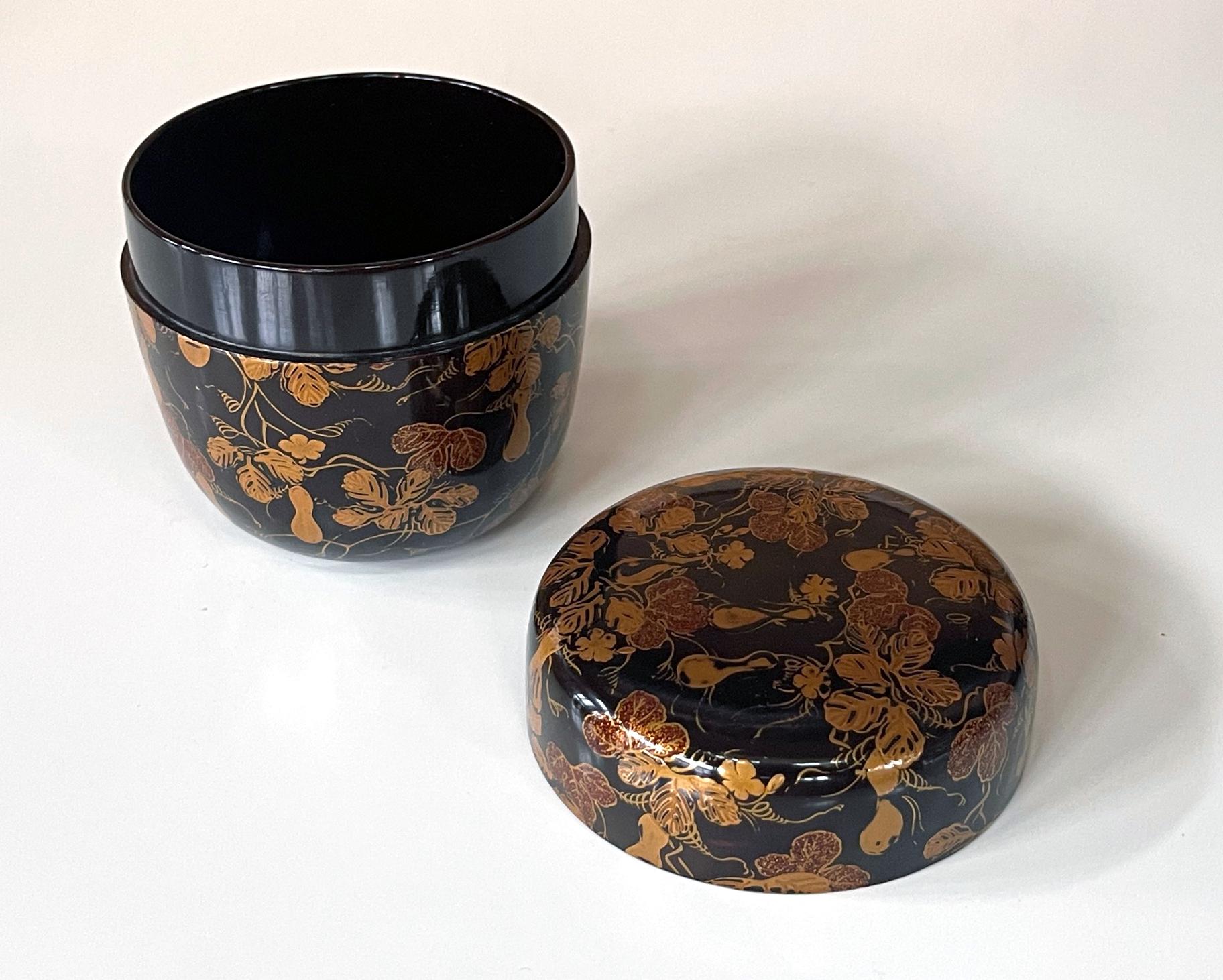 Japanese Lacquered Maki-E Natsume in Kodaiji Style For Sale 1