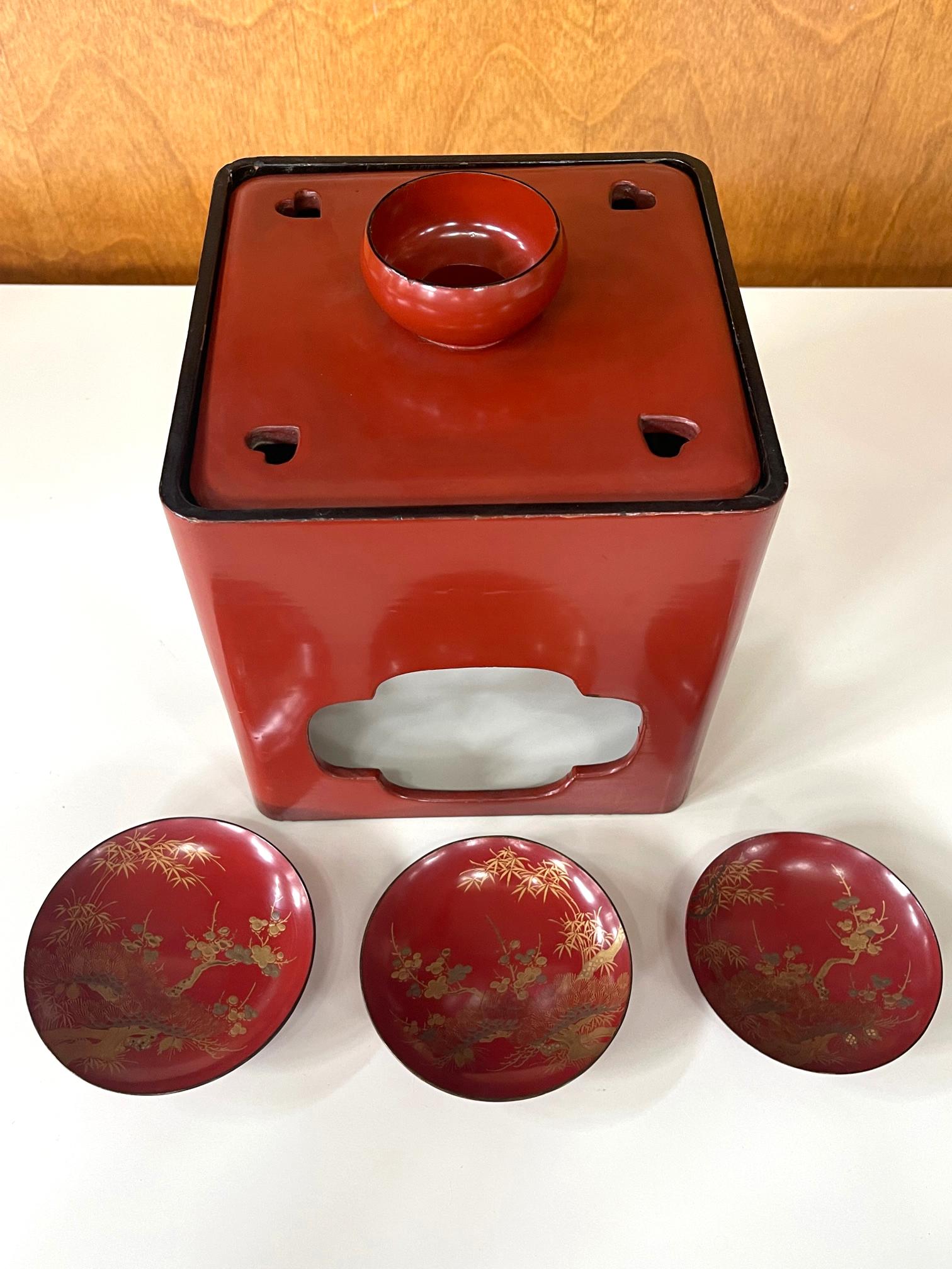 Japanese Lacquered Sake Drinking Set Meiji Period For Sale 13