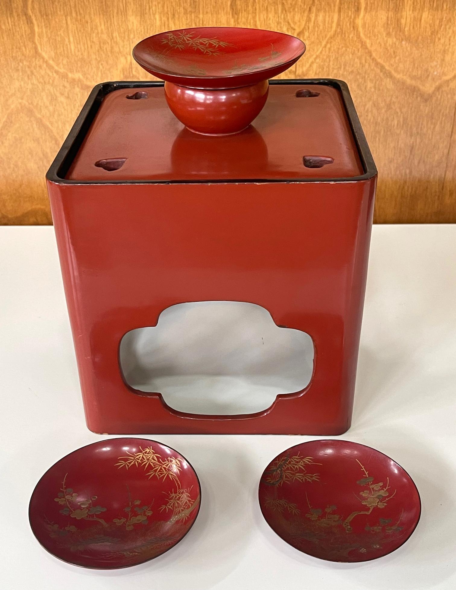 Lackiertes Sake-Getränke-Set aus der Meiji-Periode (Japanisch) im Angebot