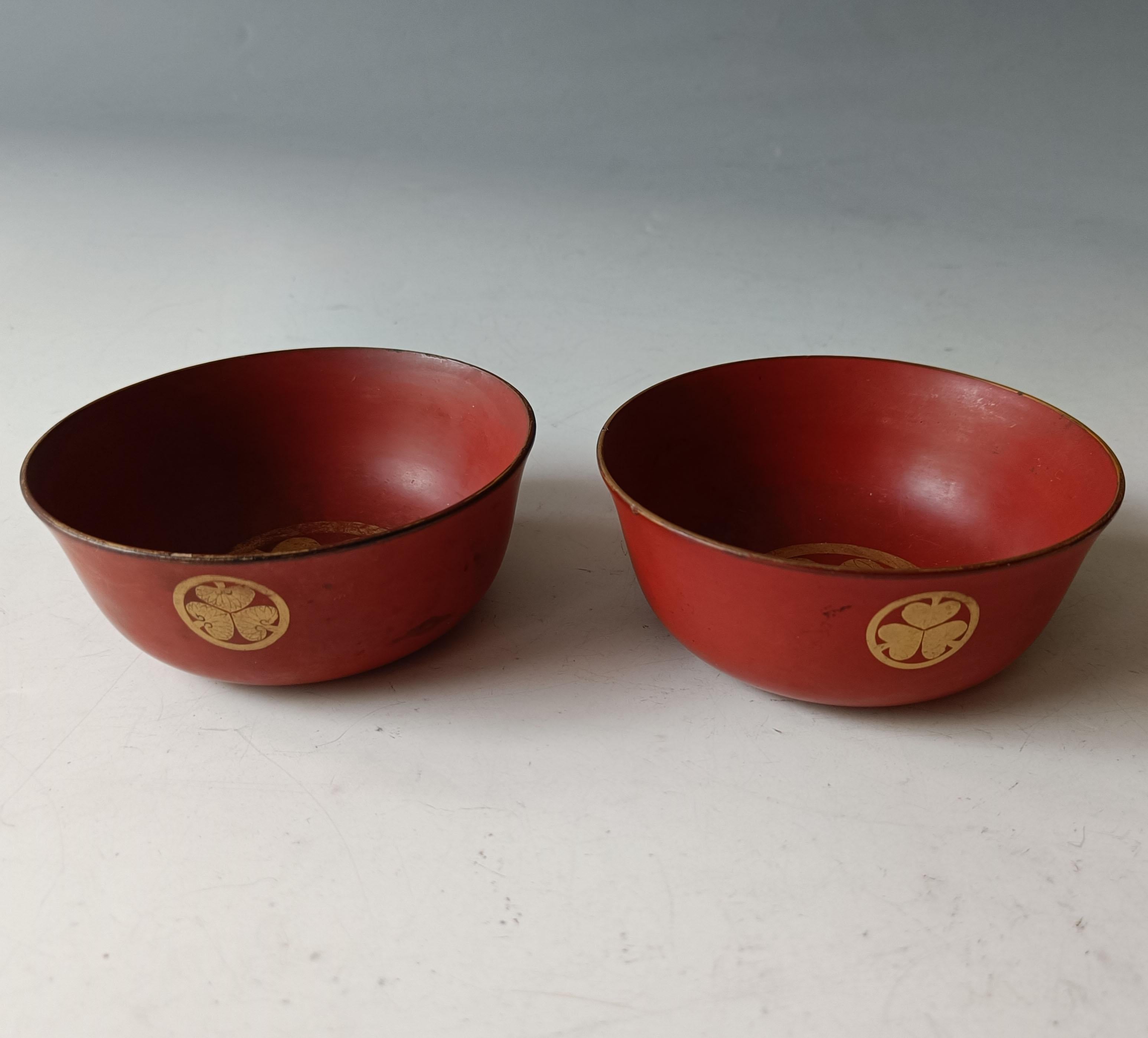 Fine Pair Japanese Lacquered Wood Bowls 19th Century Meiji
Beautiful and elegant example of Japanese lacquer ware with and gold gilt, Rice bowls with leaf motives in gold
Circa / 19th century 

Condition: Good with expected wear.
Ex UK collection.

