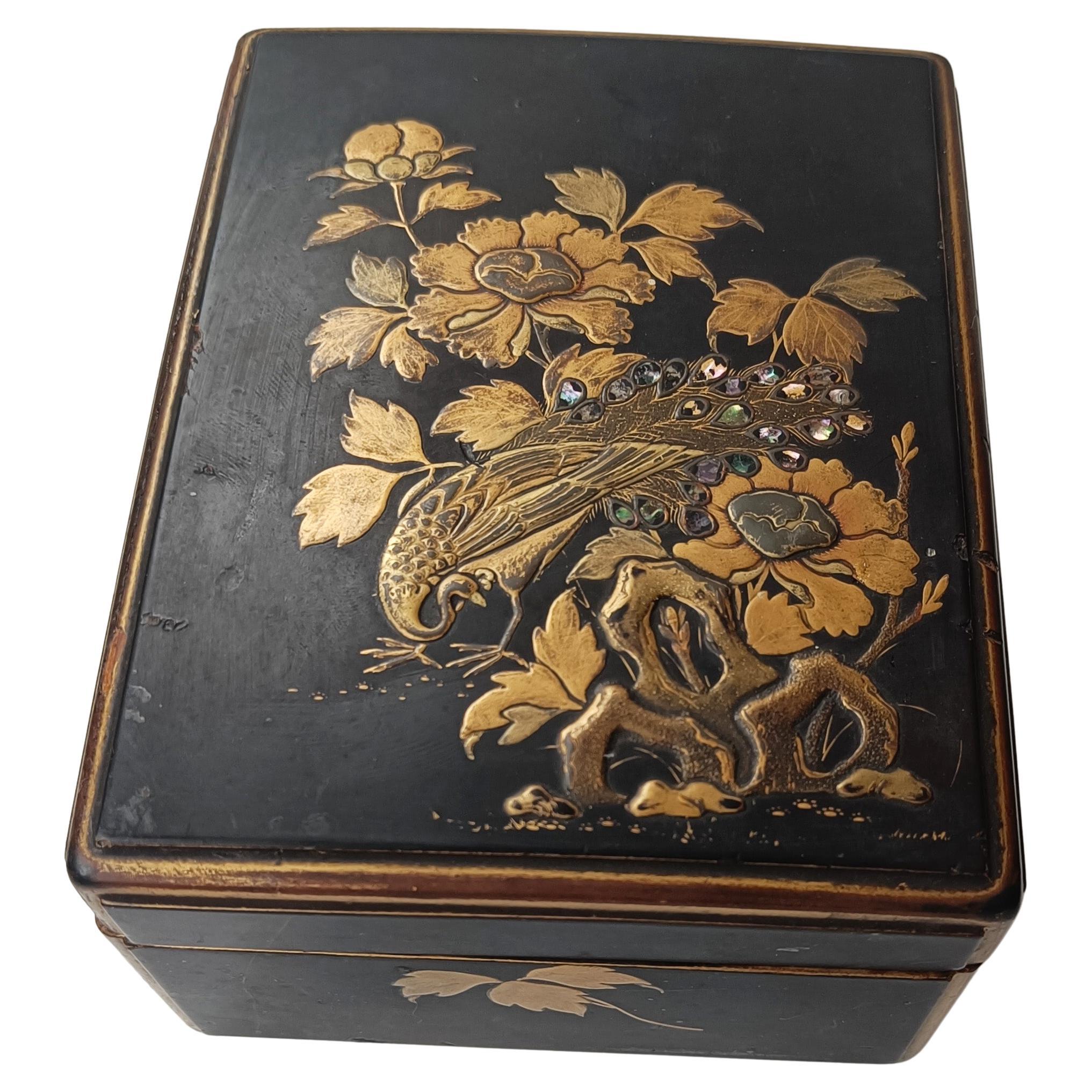 Japanese Lacquered Wood Box 19th Century Asian Antiques 中国古董 For Sale