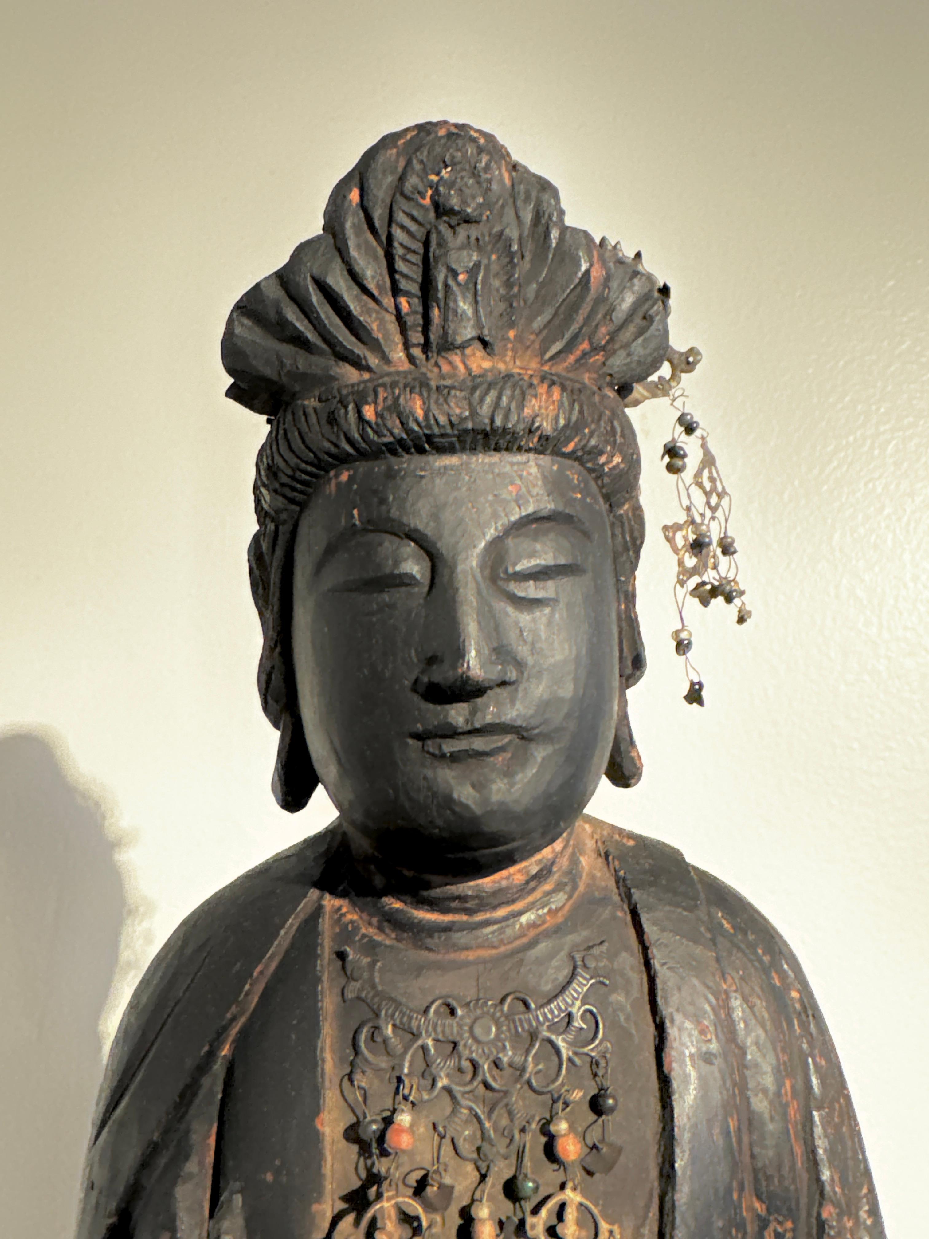 Sho Kannon Japonés de Madera Lacada, Periodo Momoyama/Edo, Siglo XVII, Japón en venta 2