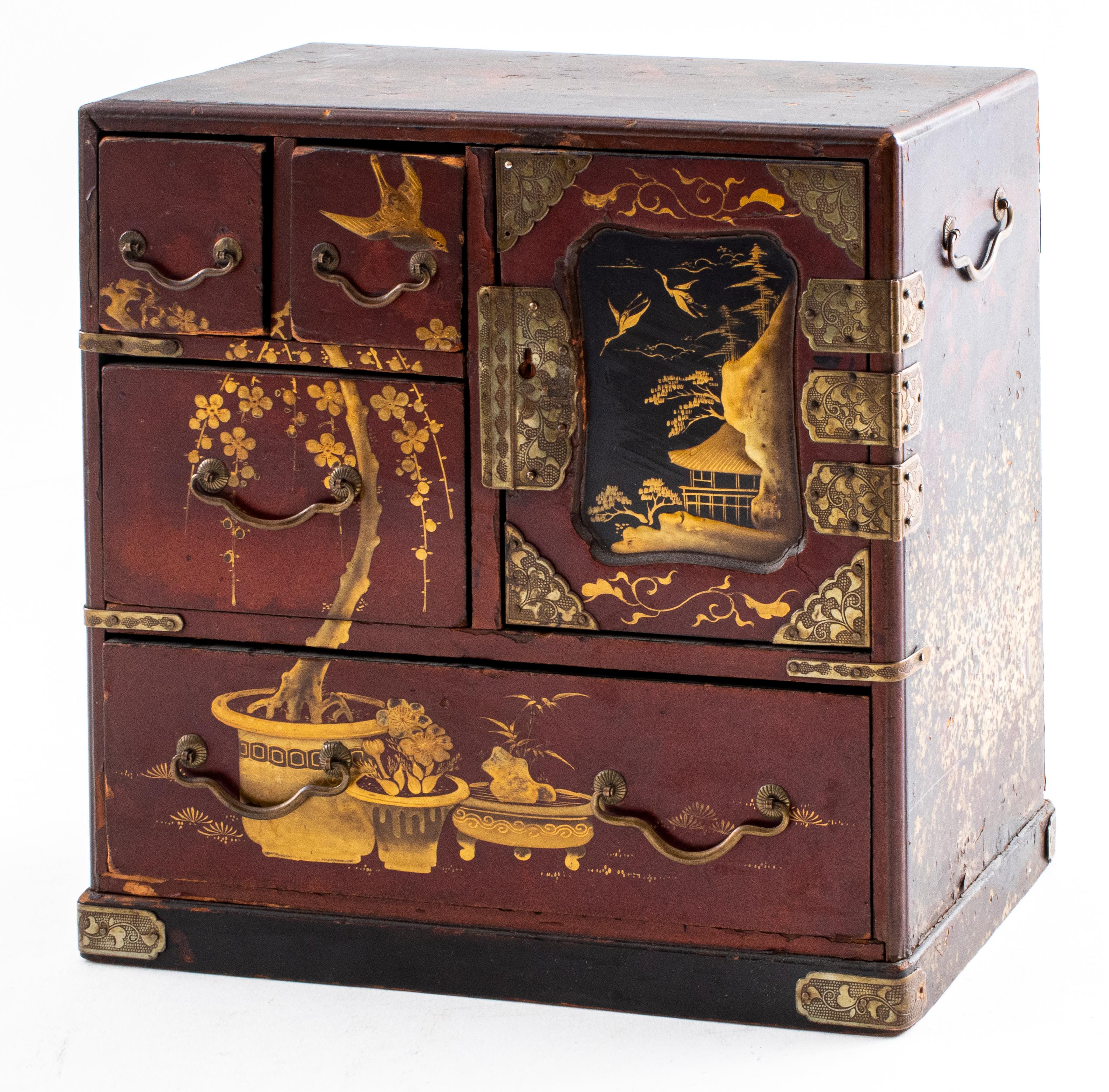 Japanese Lacquered Wooden Kodansu Cabinet For Sale 1