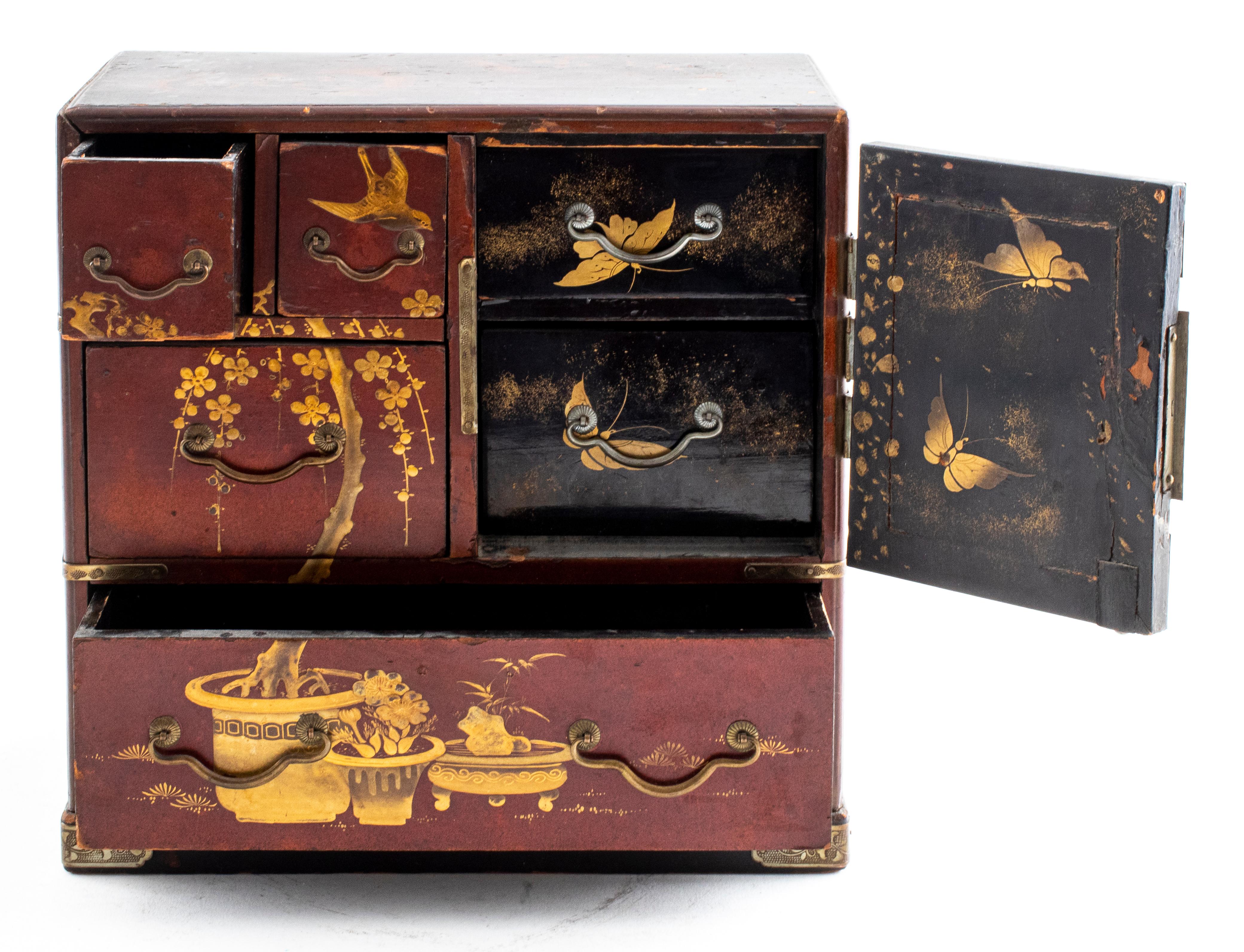 Japanese Lacquered Wooden Kodansu Cabinet For Sale 5