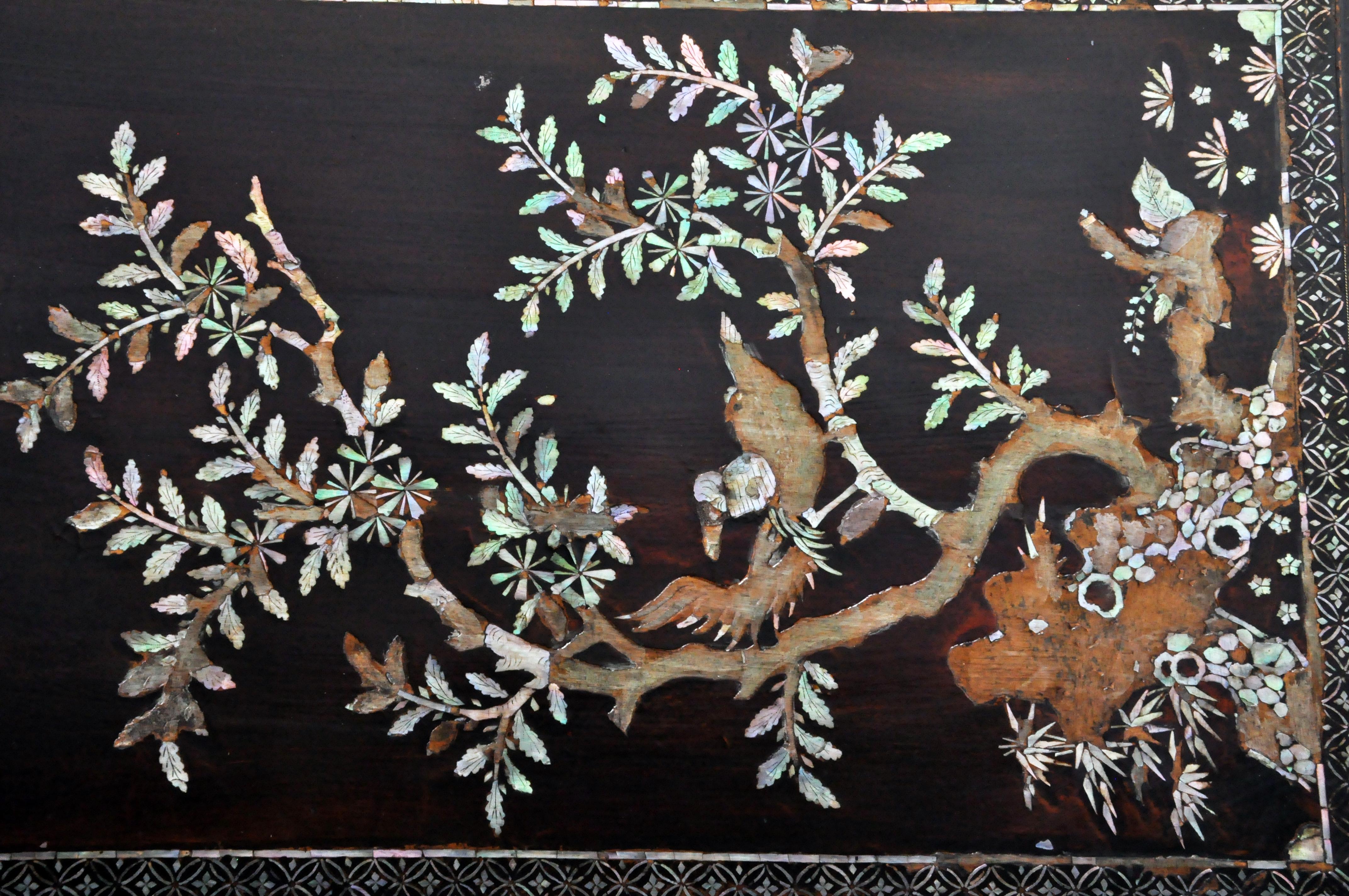 Japanese Lacquerware Box with Mother of Pearl 4