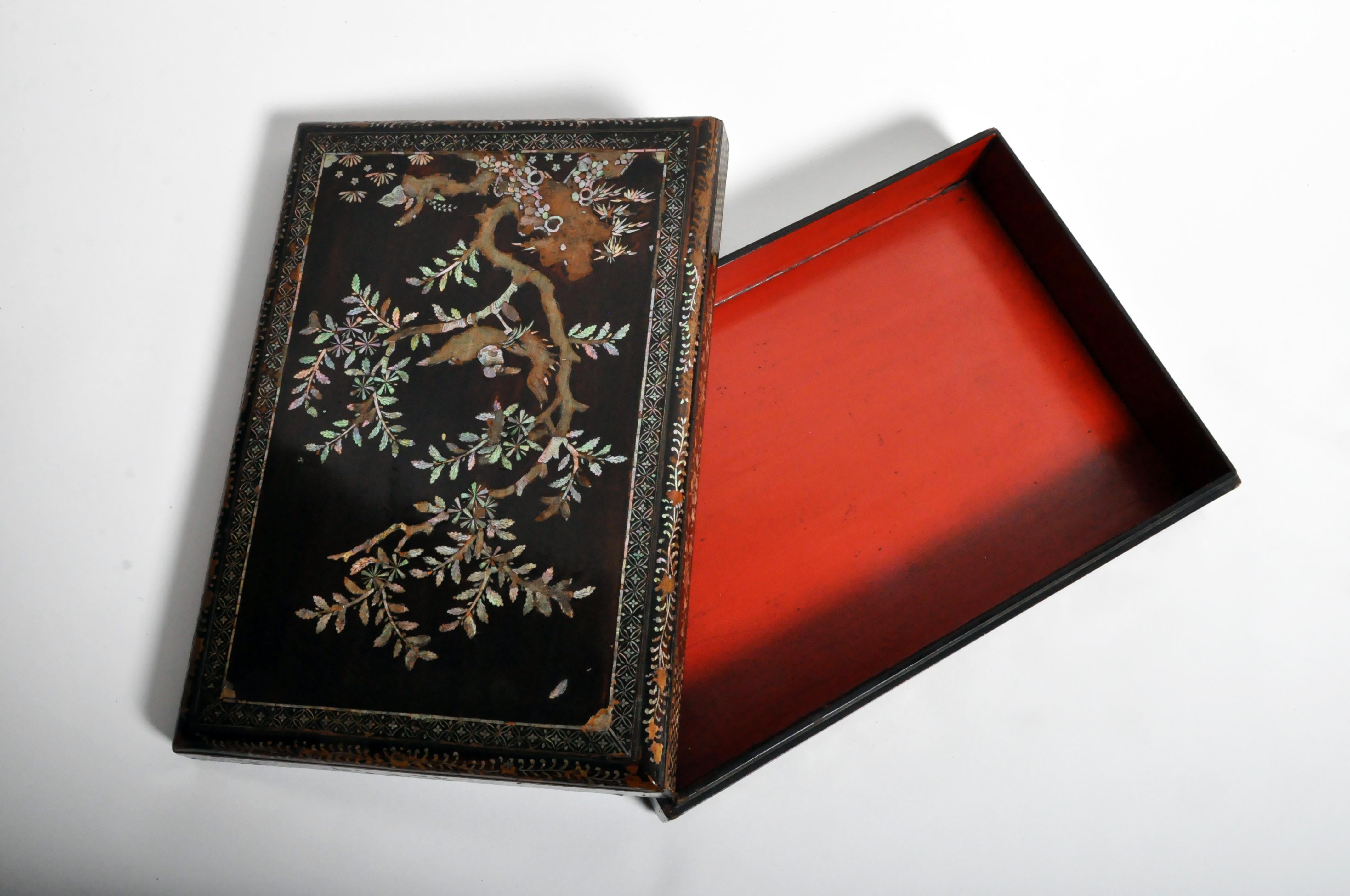 Japanese Lacquerware Box with Mother of Pearl 12