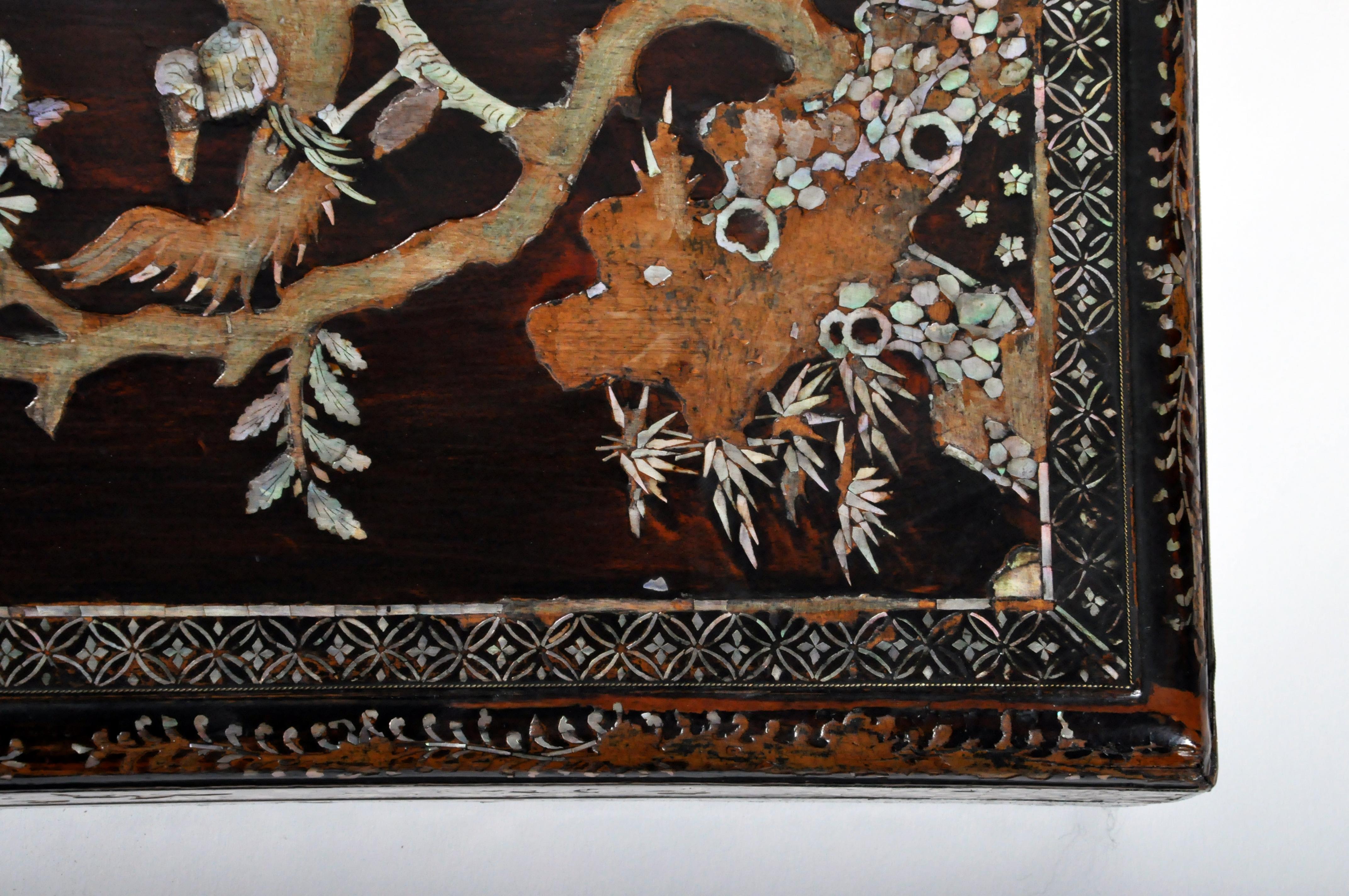 Japanese Lacquerware Box with Mother of Pearl In Good Condition In Chicago, IL