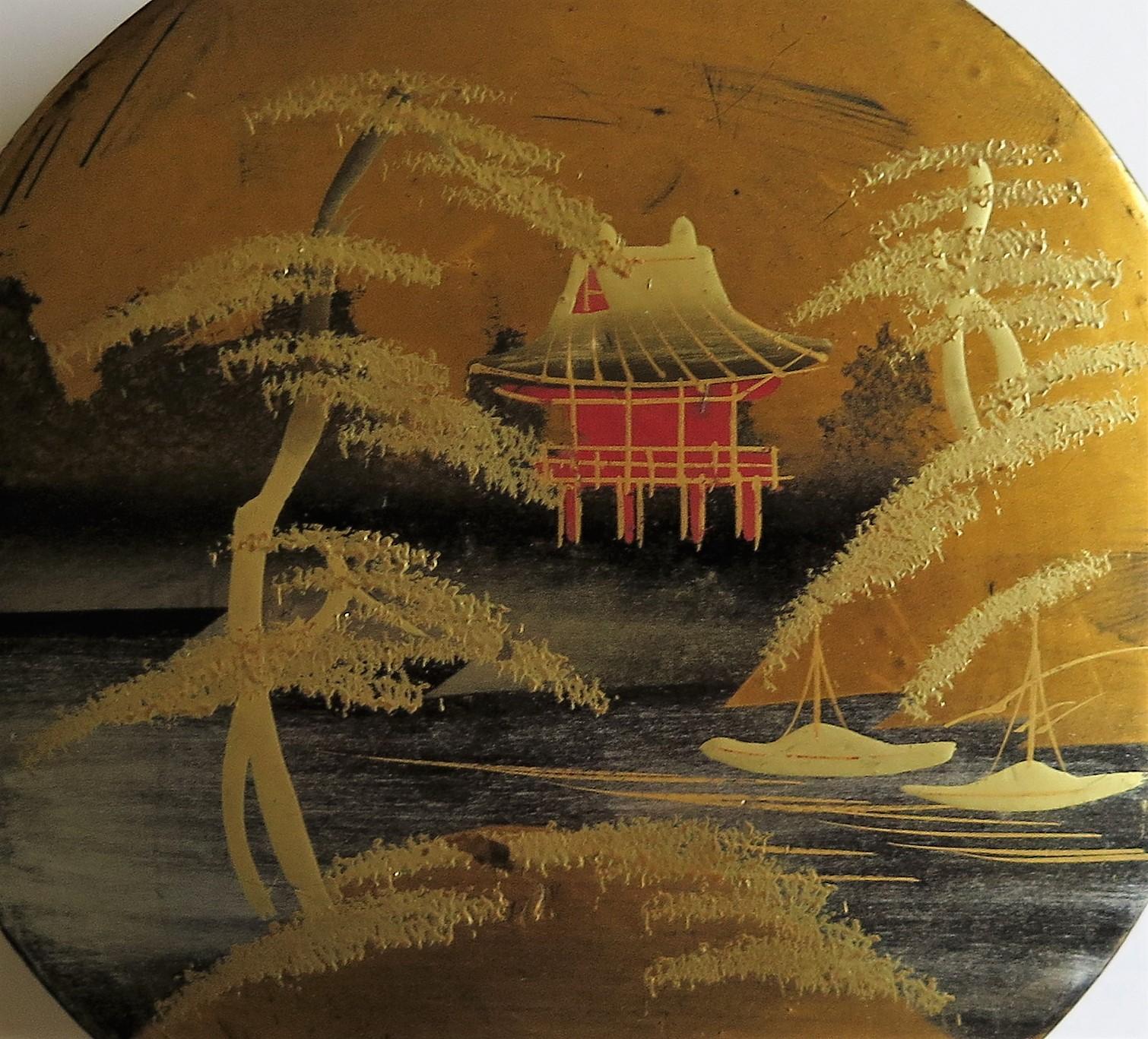 Japanese Laquered Box and Lid Hand Painted Scene, Meiji Period, circa 1900 3
