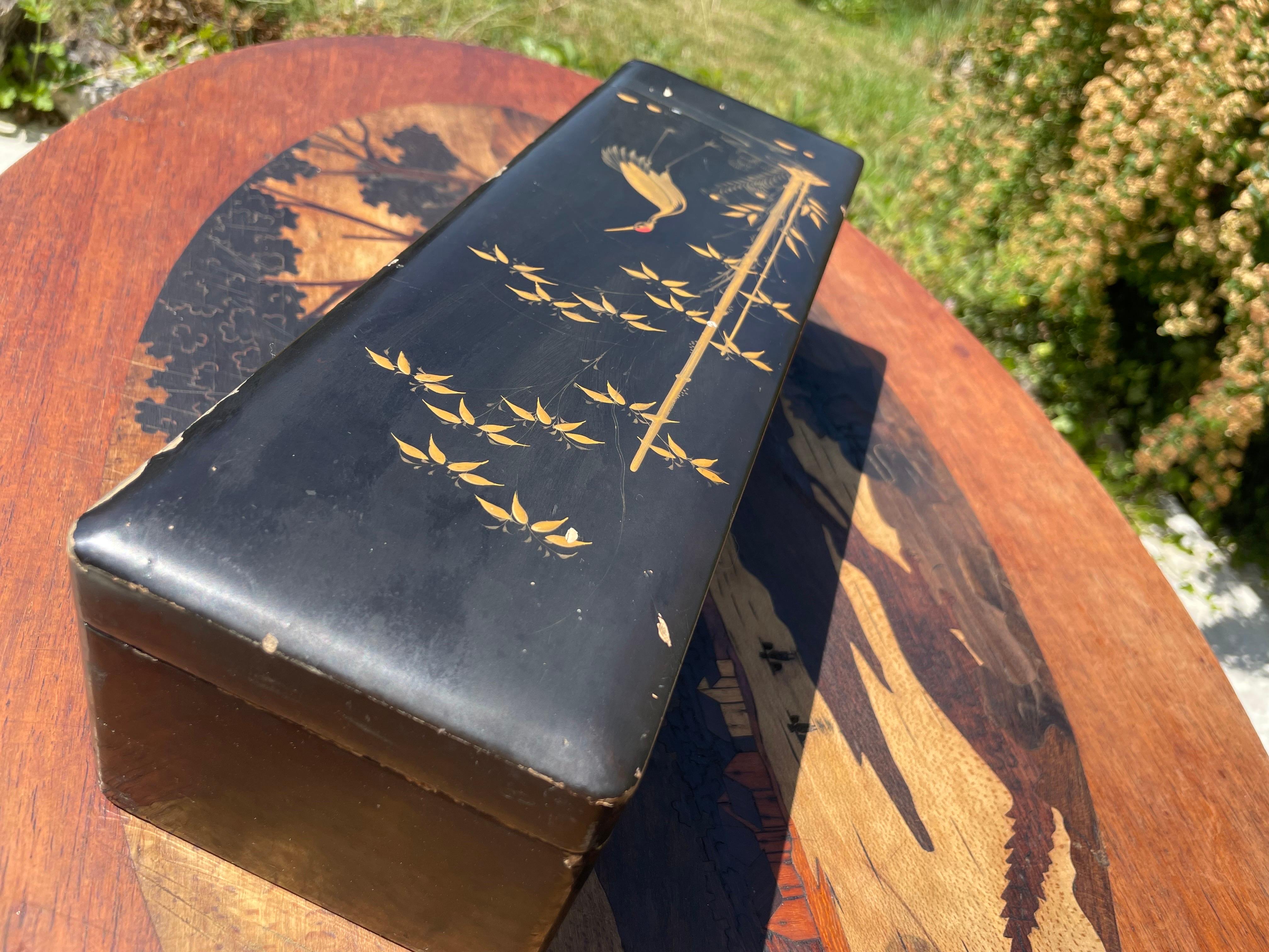 Japonisme Japanese Laquered Box with Hinged Lid and Lock, Japan, 19th Century, Birds Decor For Sale