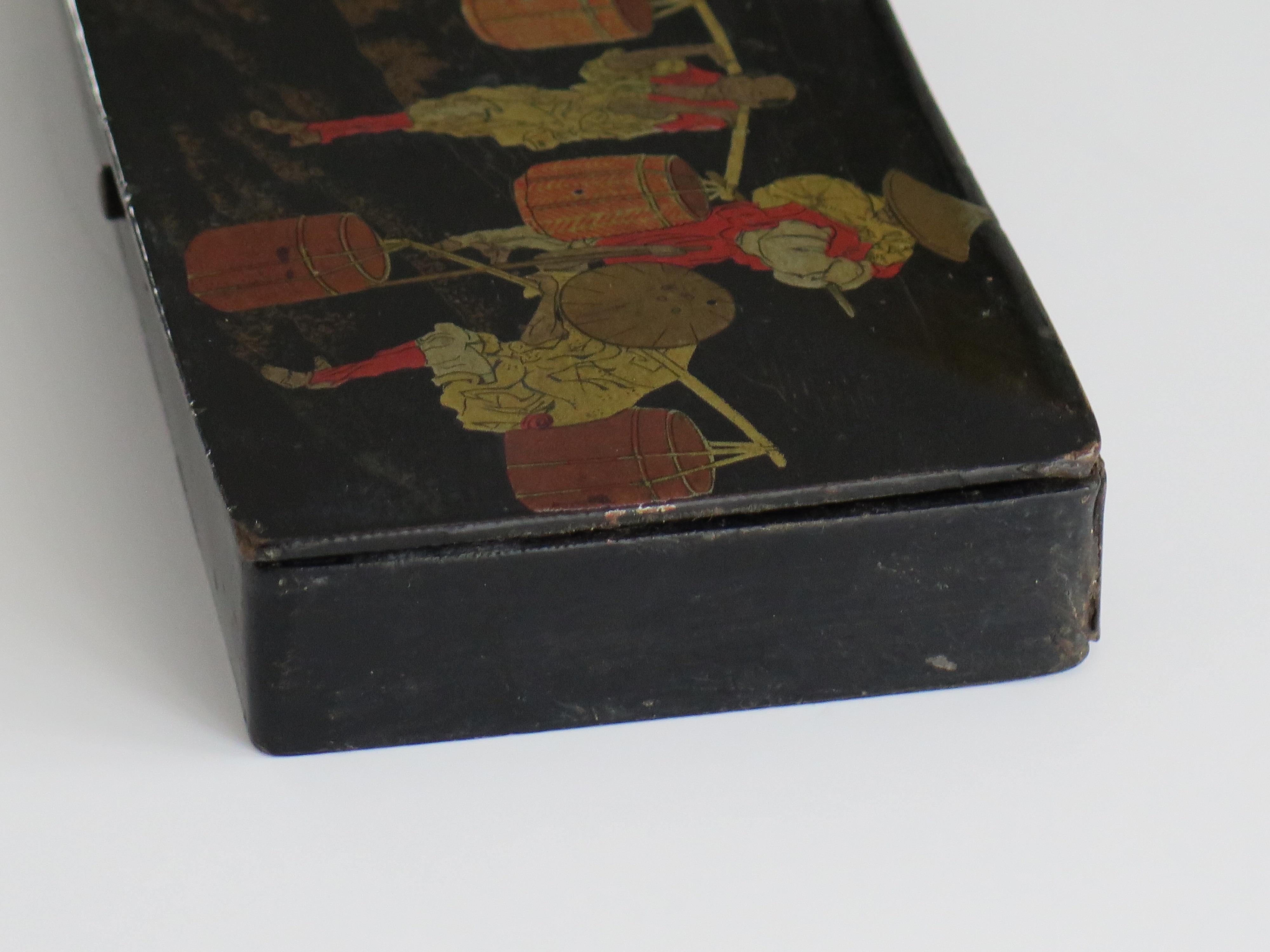 Japanese Laquered Box with Hinged Lid Hand Painted, 19th Century Meiji Period 10