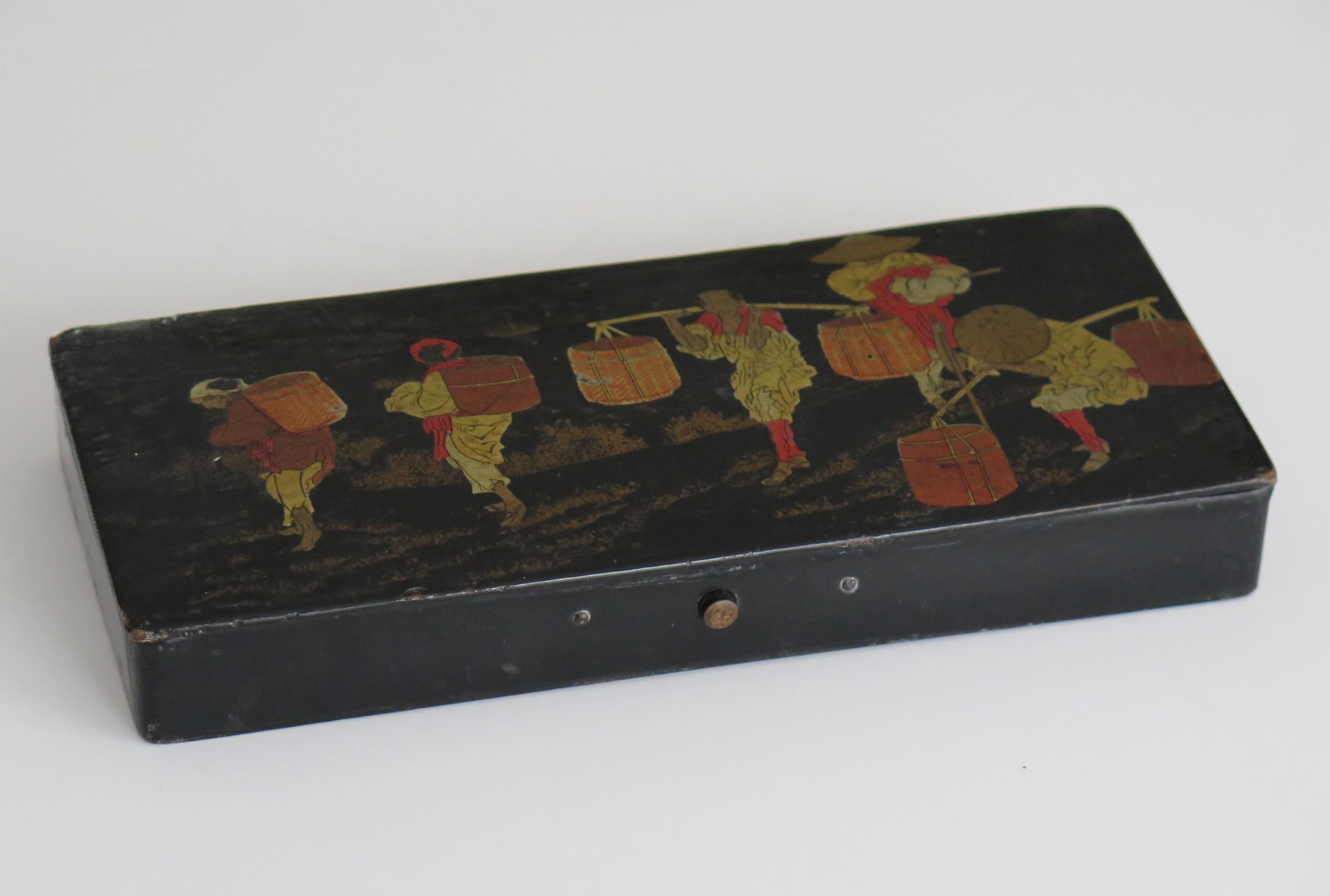 Japanese Laquered Box with Hinged Lid Hand Painted, 19th Century Meiji Period In Good Condition In Lincoln, Lincolnshire
