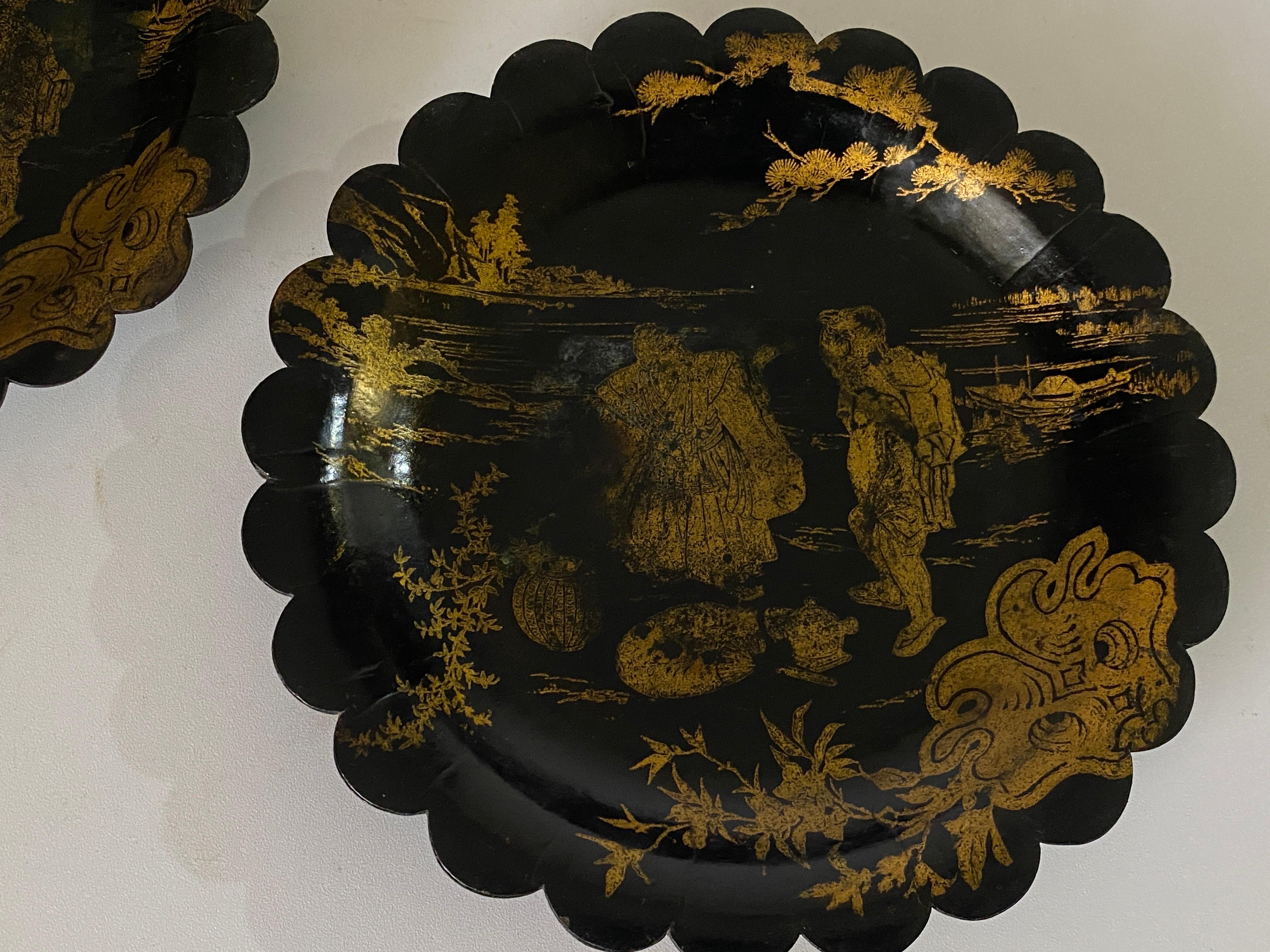 Gilt Japanese Laquered Papier Mâché Circular Cups Hand Painted, circa 1910 Set of 2 For Sale