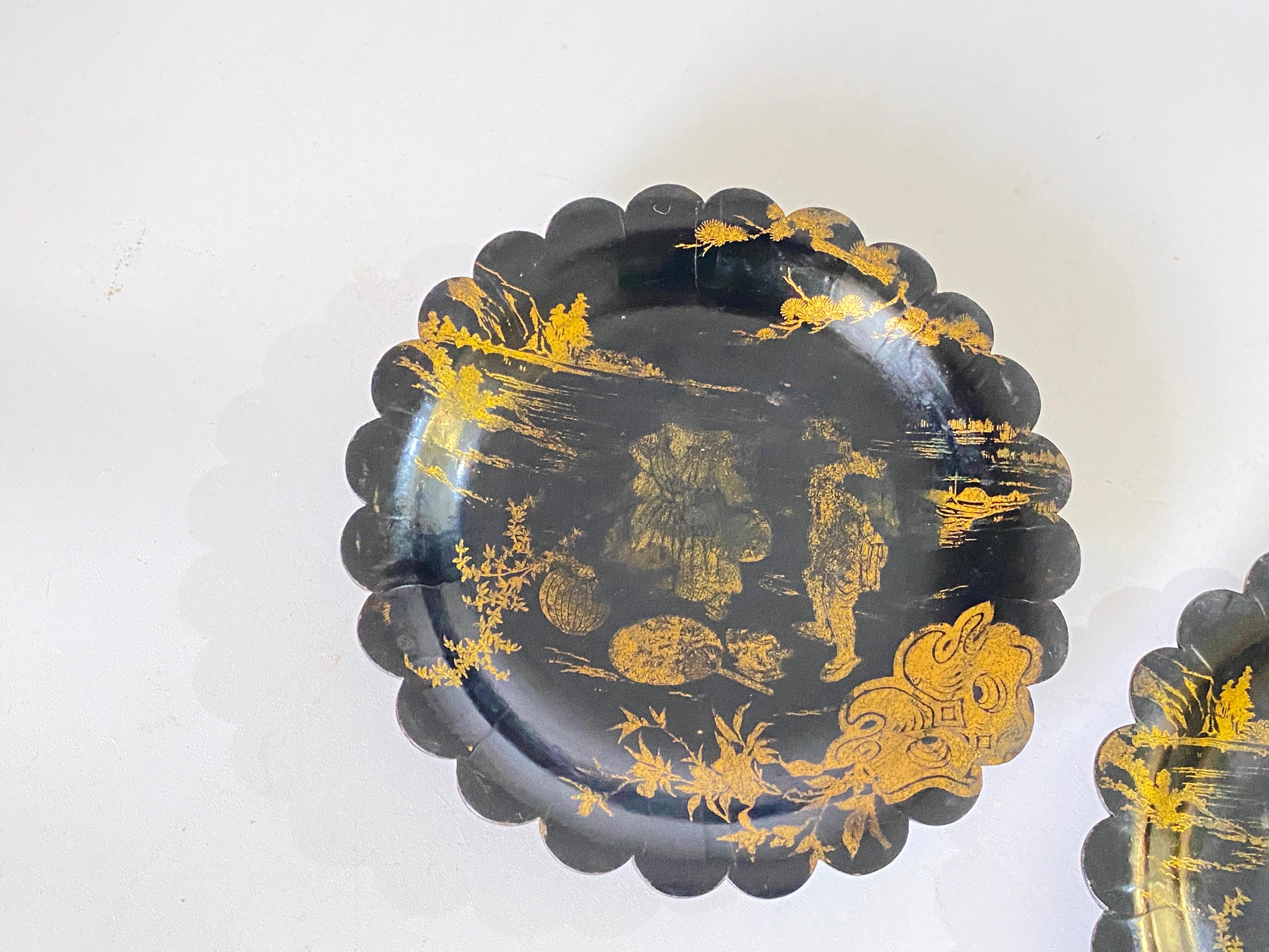 Japanese Laquered Papier Mâché Circular Cups Hand Painted, circa 1910 Set of 2 In Good Condition For Sale In Auribeau sur Siagne, FR