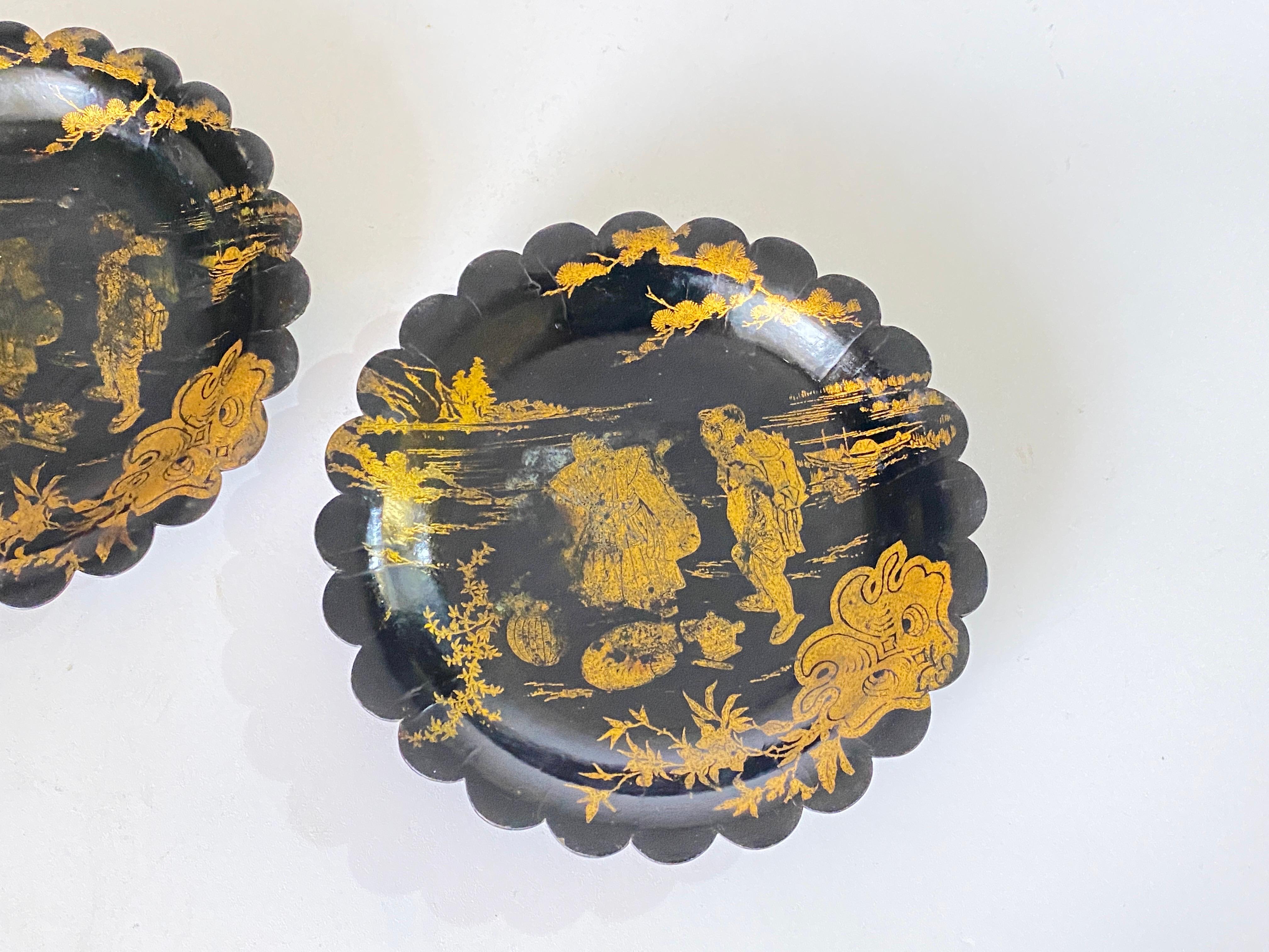 Early 20th Century Japanese Laquered Papier Mâché Circular Cups Hand Painted, circa 1910 Set of 2 For Sale