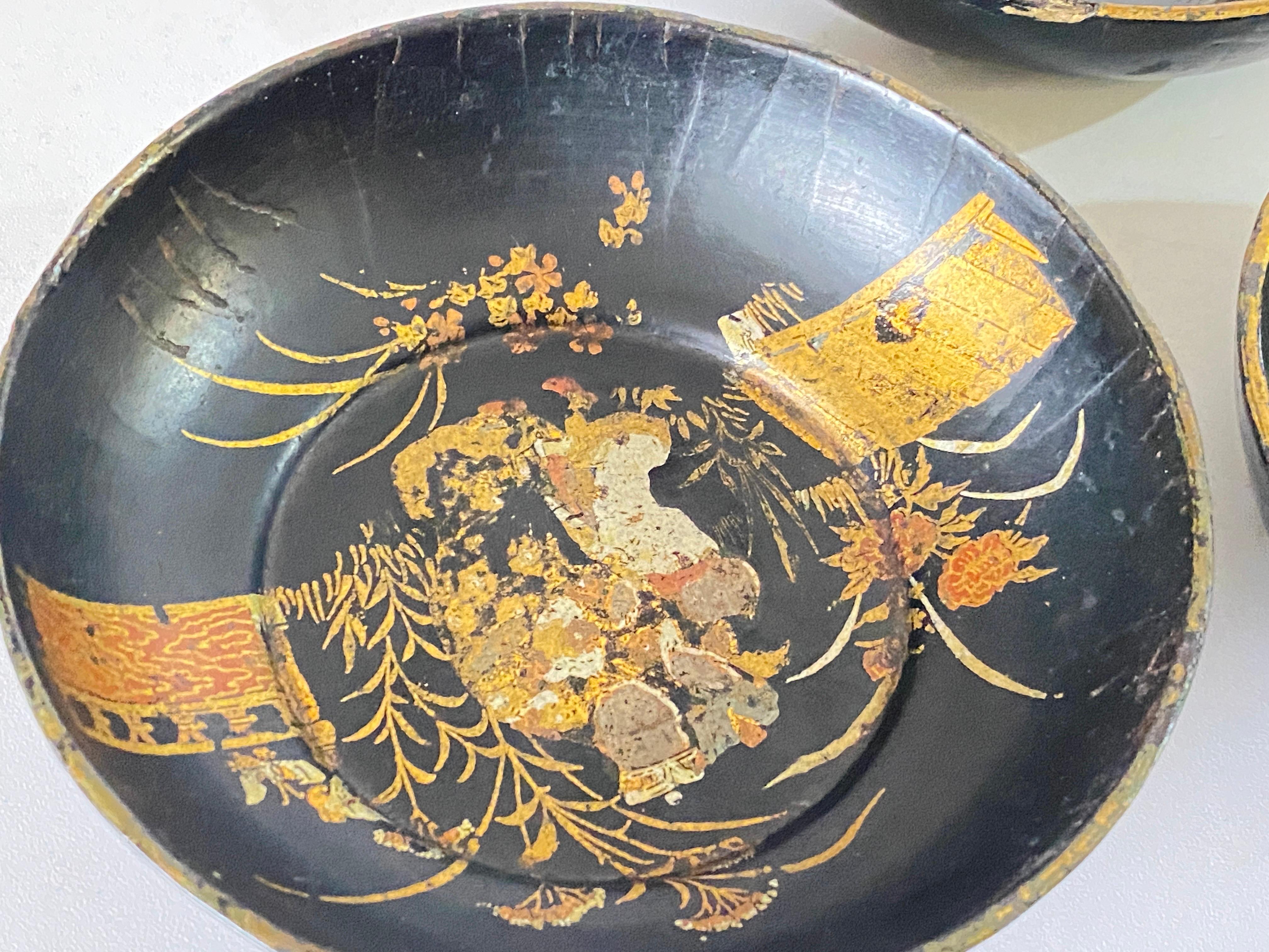 Japanische lackierte Pappmaché Rundbecher  Handbemalt, um 1910, 3er-Set (Chinoiserie) im Angebot