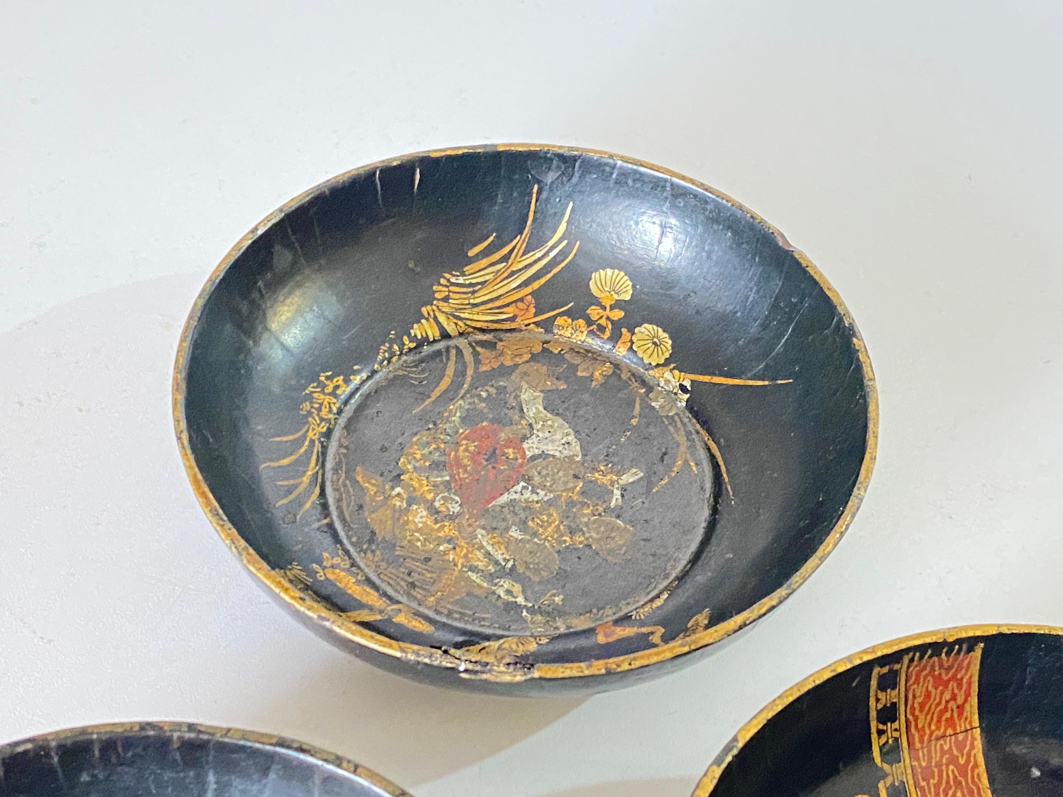 Gilt Japanese laquered Papier Mâché Circular Cups  Hand-Painted, circa 1910 Set of 3 For Sale
