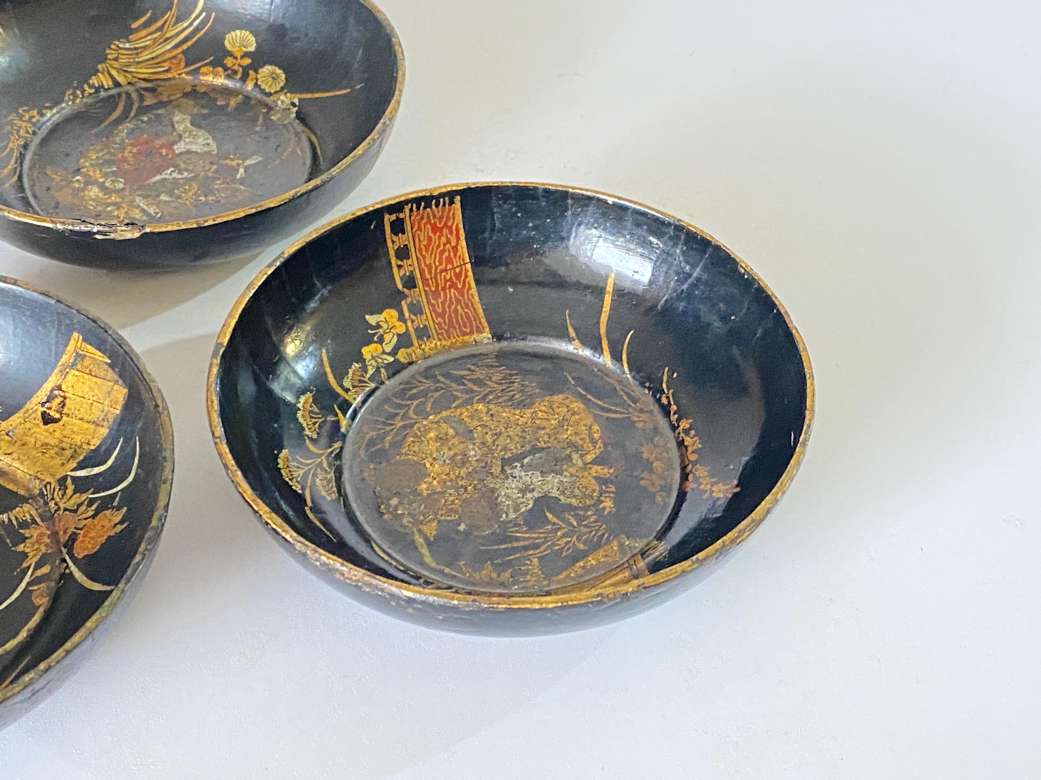 Japanese laquered Papier Mâché Circular Cups  Hand-Painted, circa 1910 Set of 3 In Good Condition For Sale In Auribeau sur Siagne, FR