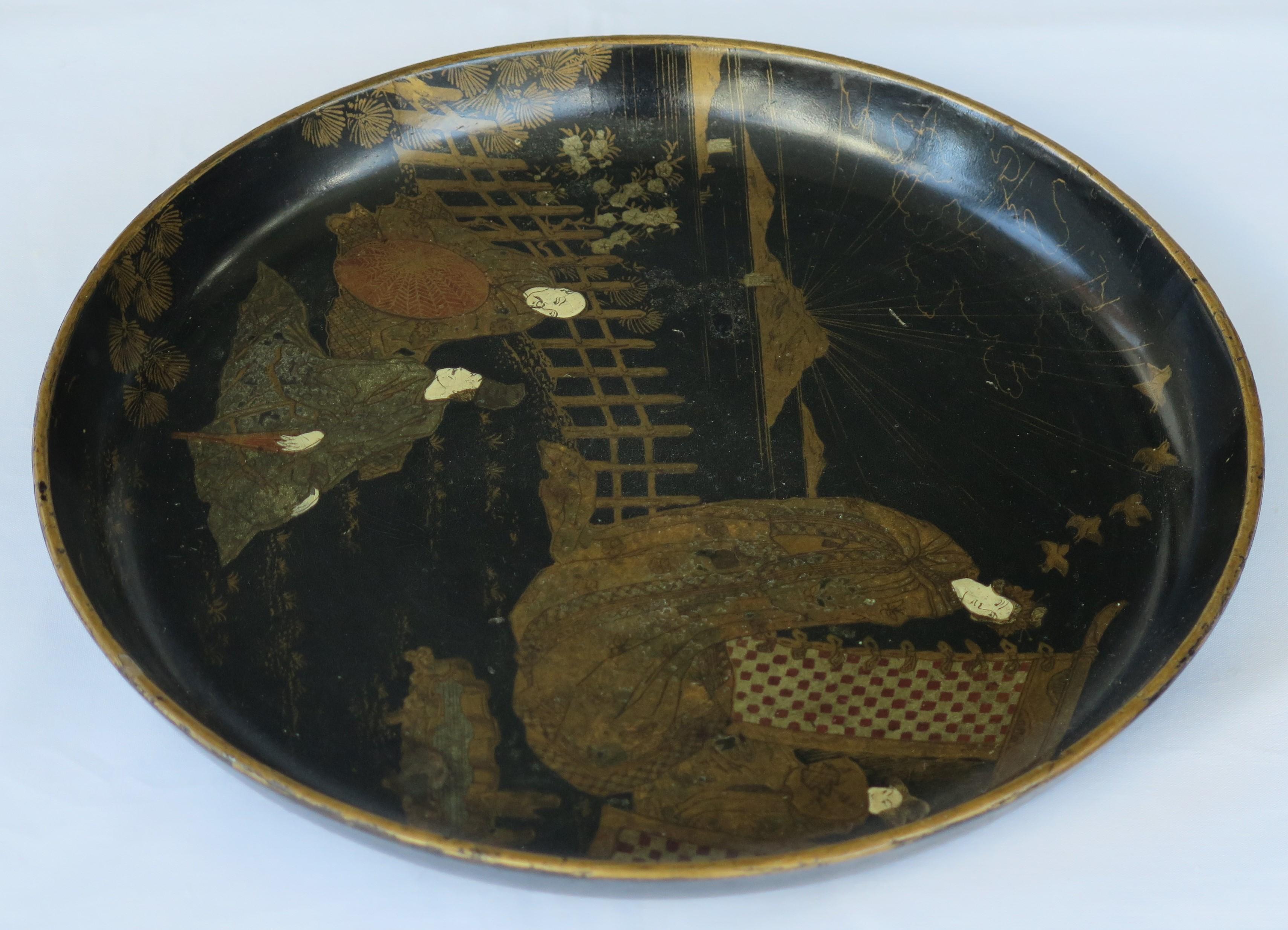 19th Century Japanese Laquered Tray Decorated with People on a Verandah, Meiji Period For Sale