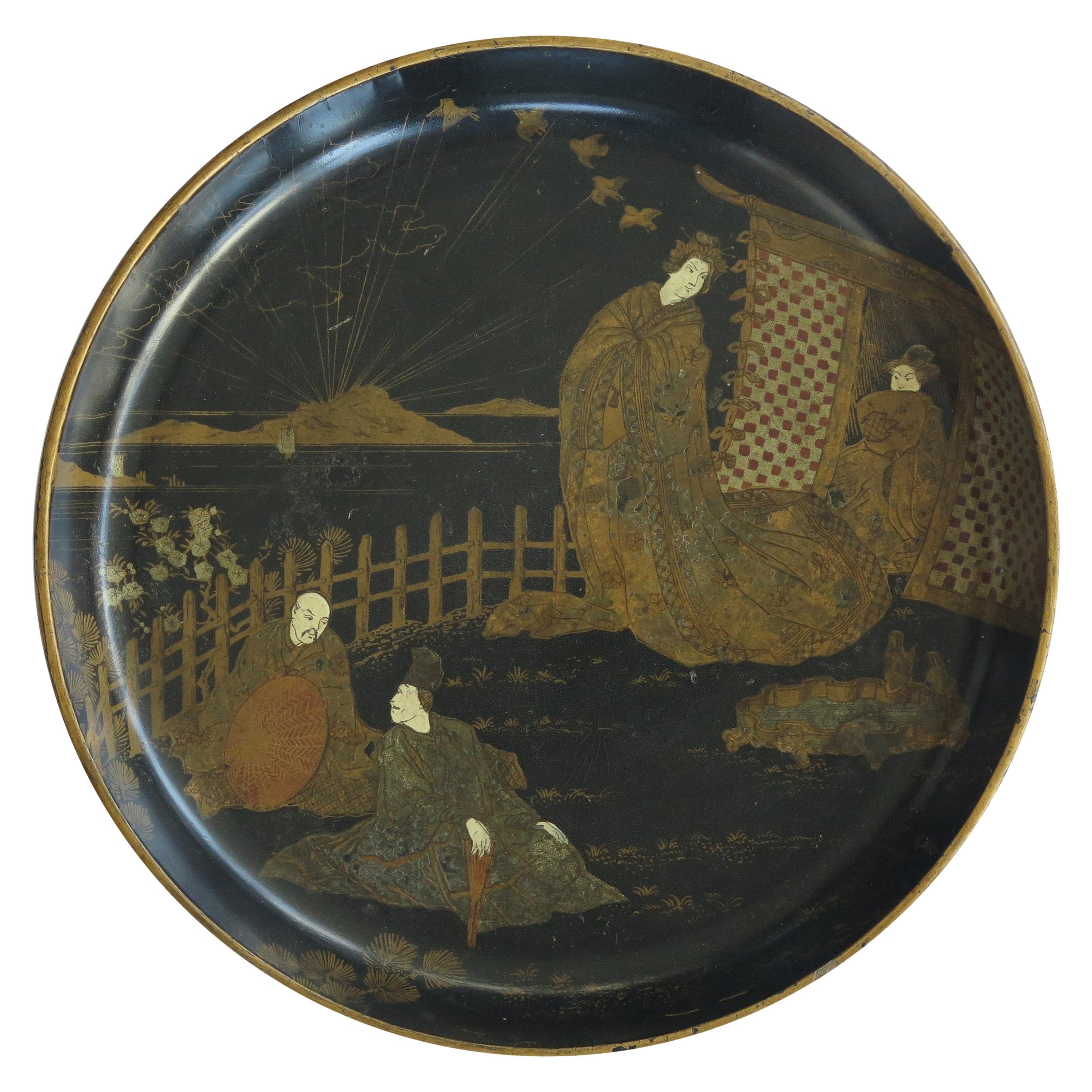 Japanisches, lackiertes Tablett mit Menschen auf einem Verandah, Meiji-Periode
