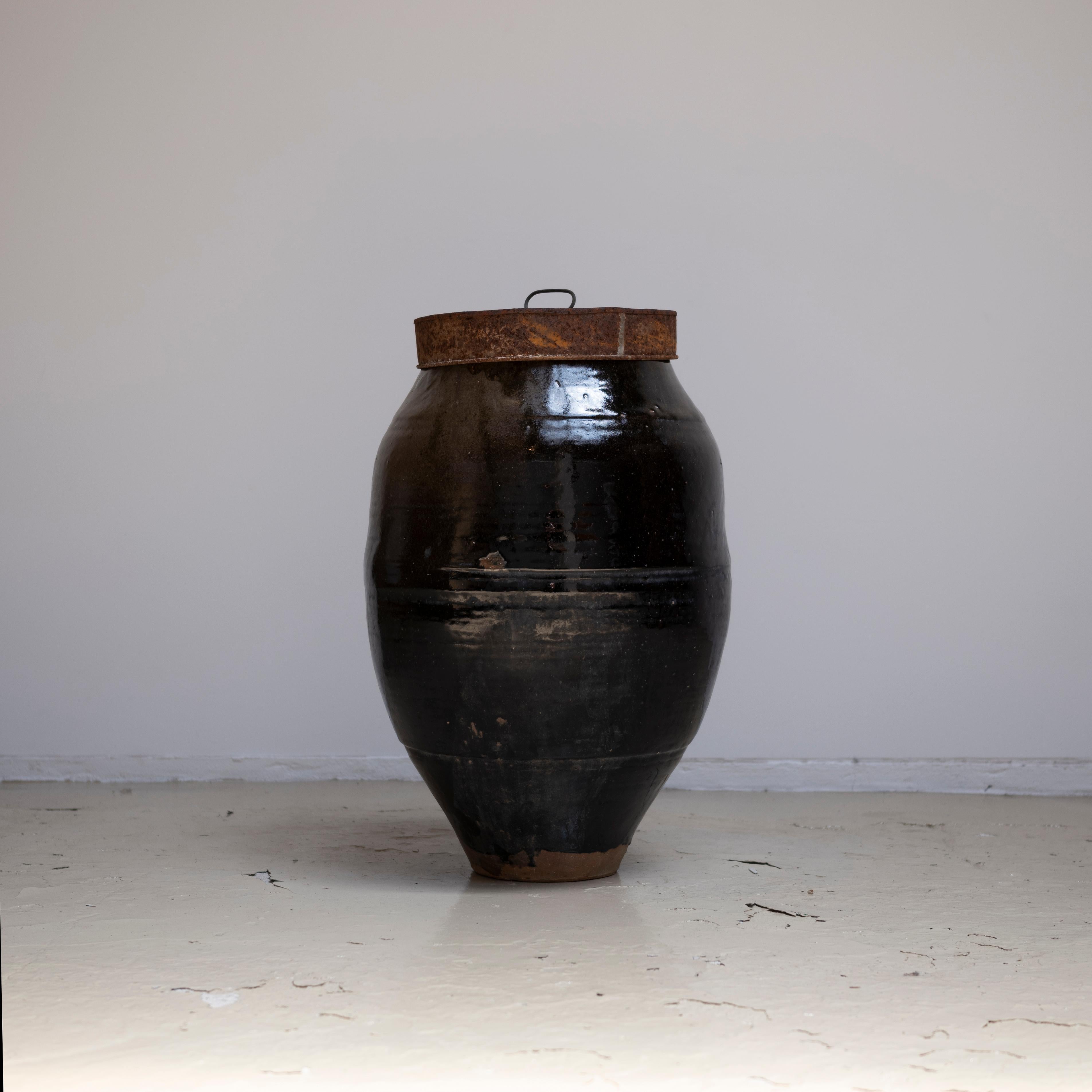 Japanese Large Wabisabi Antique Tsubo Jar with Rusted Iron Lid In Good Condition In Edogawa-ku Tokyo, JP