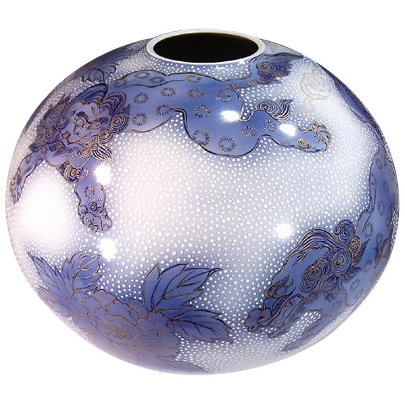 Giapponese Vaso giapponese contemporaneo in porcellana blu e bianca di un maestro artista, 3 in vendita