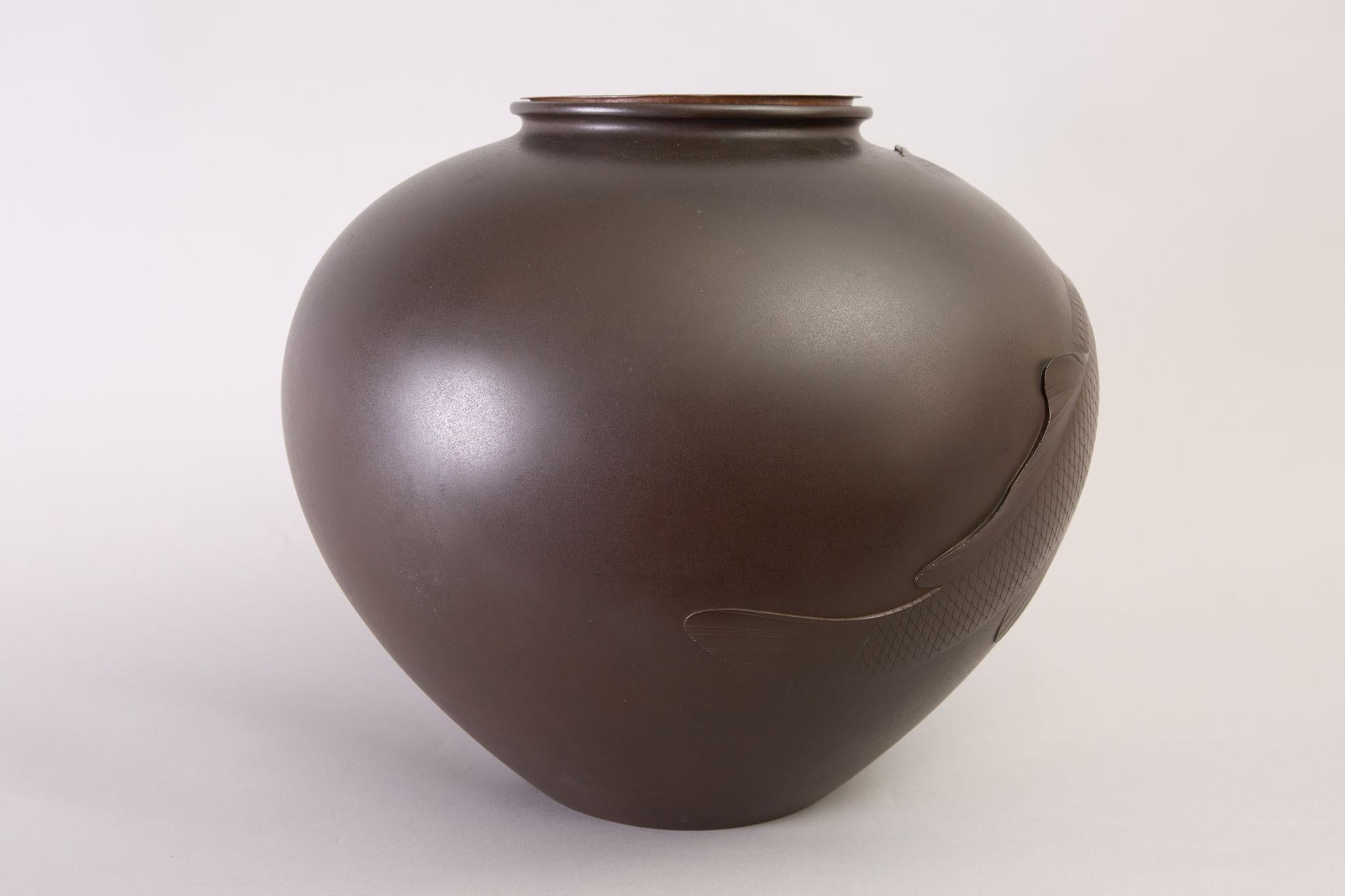 Japanese Large Bronze Vase with Carp Design For Sale 1